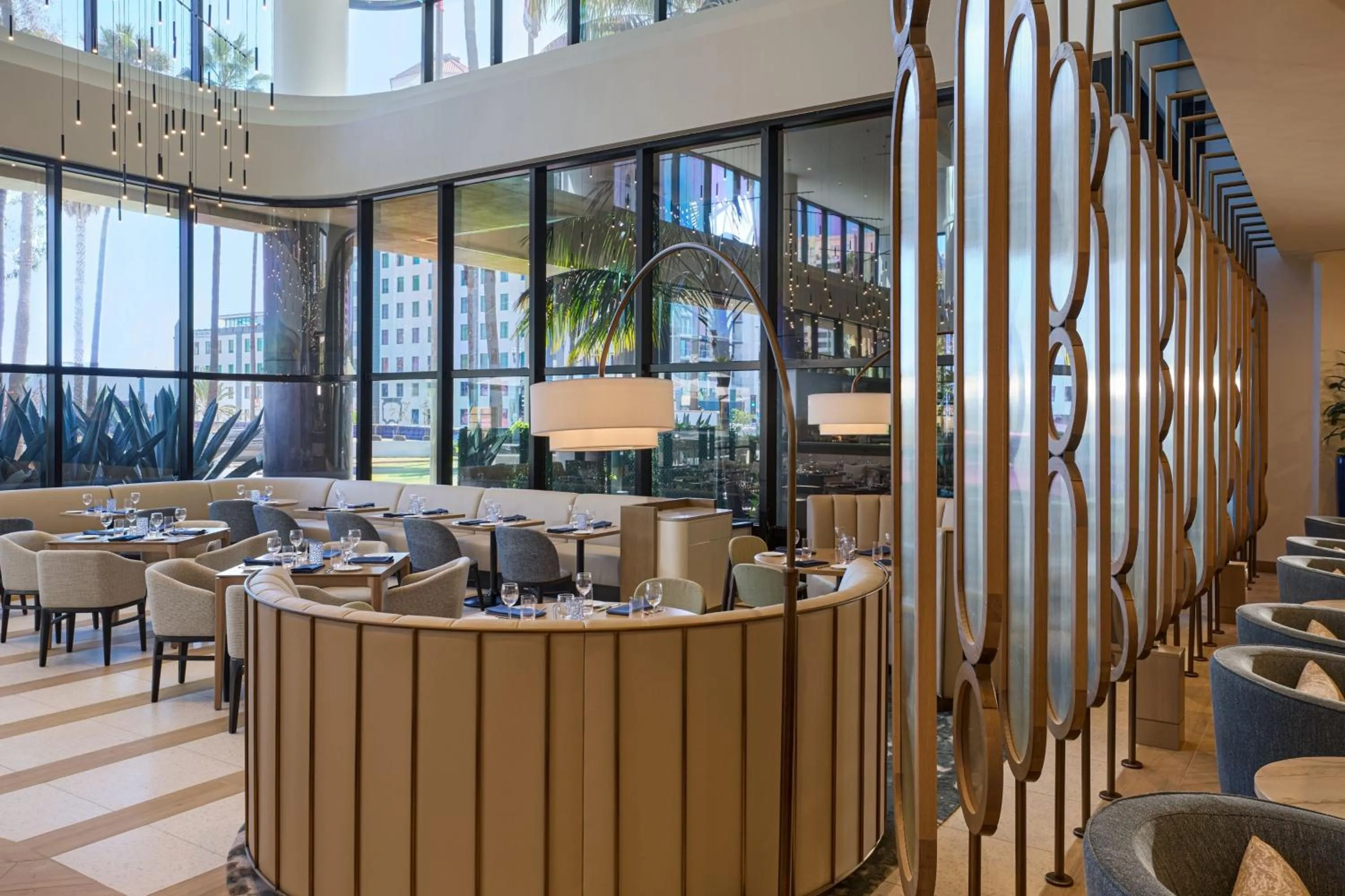 Restaurant/places to eat in Marriott Long Beach Downtown