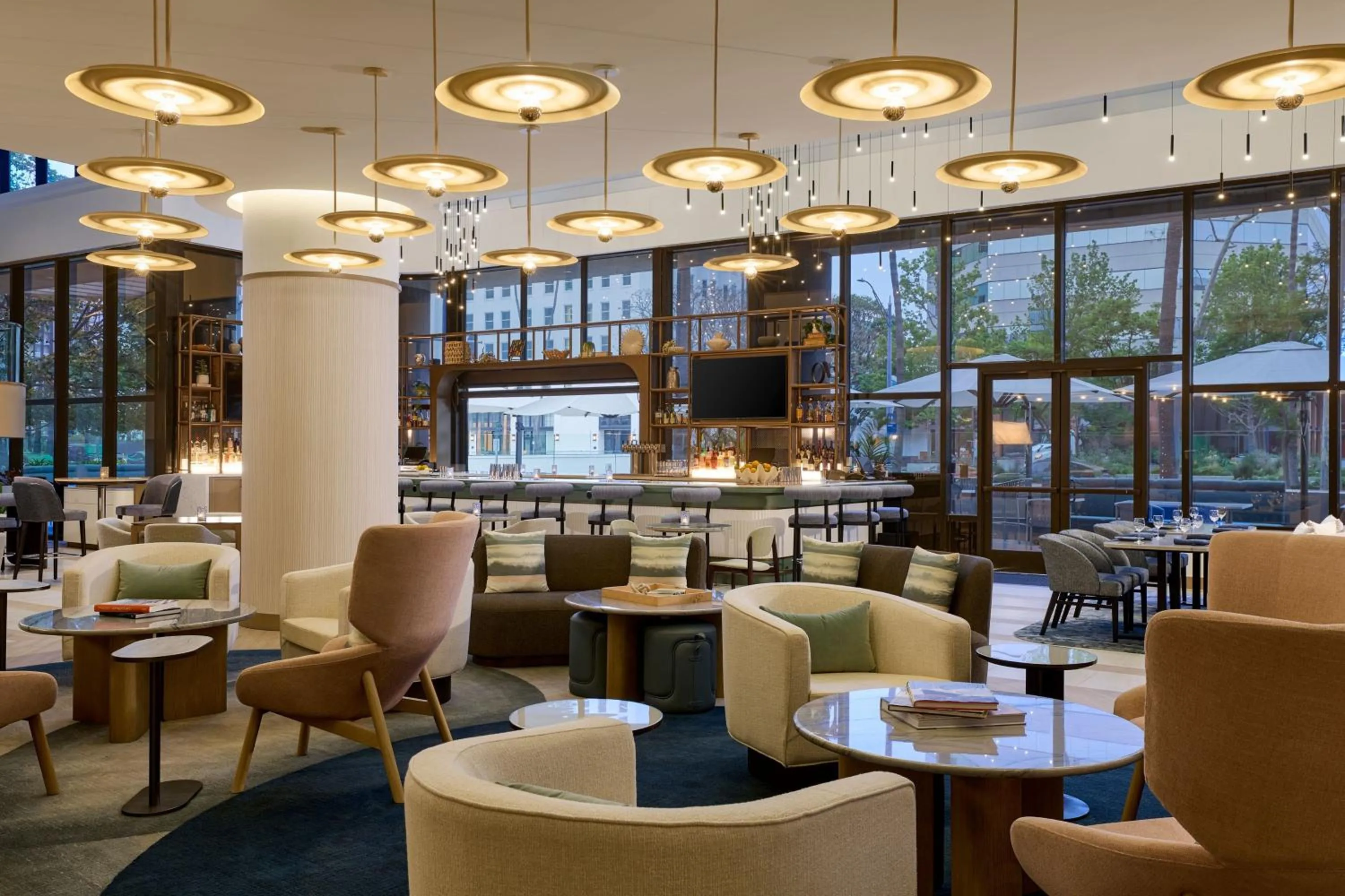 Lounge or bar in Marriott Long Beach Downtown