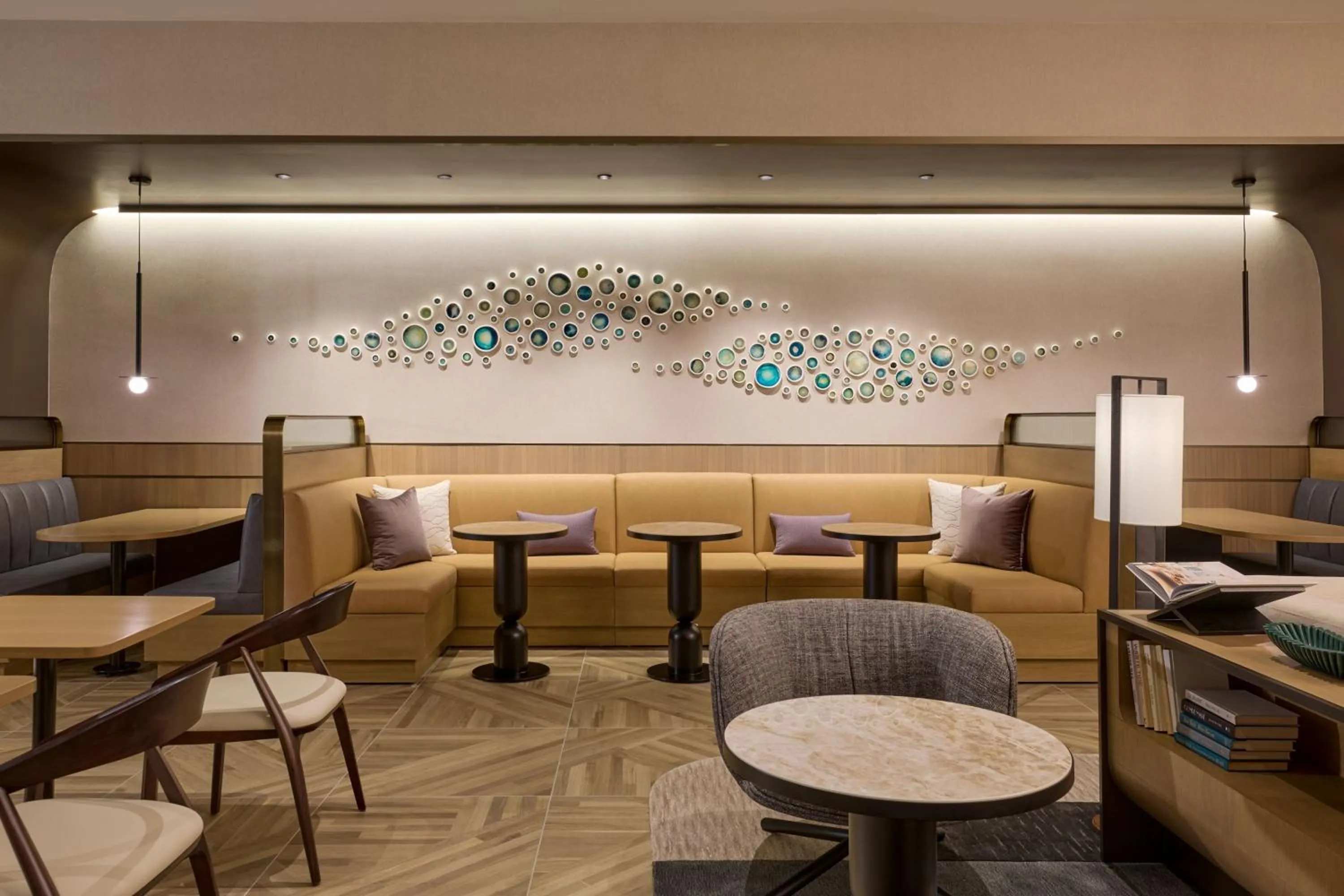 Lounge or bar in Marriott Long Beach Downtown