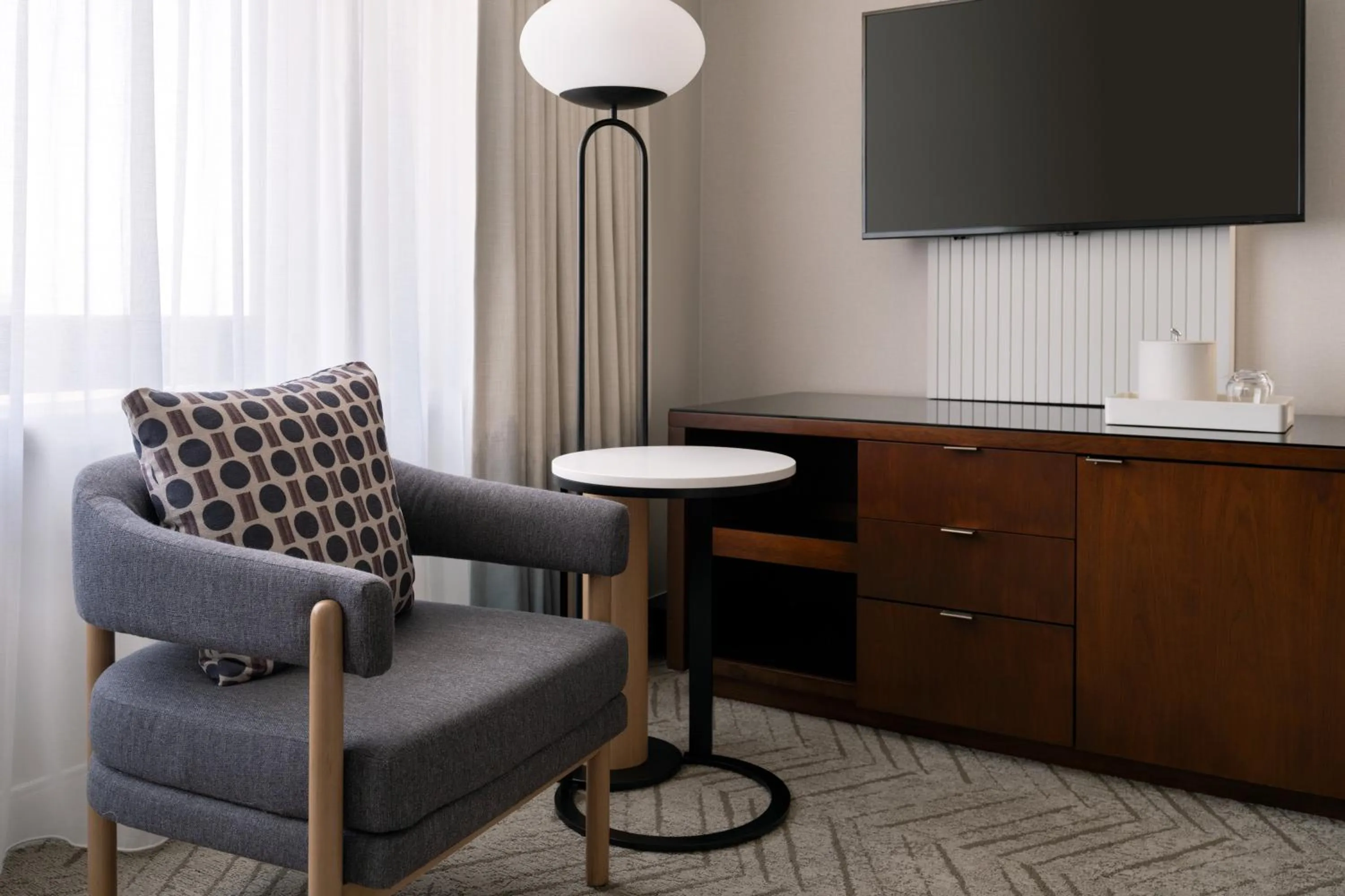 Seating area in Marriott Long Beach Downtown