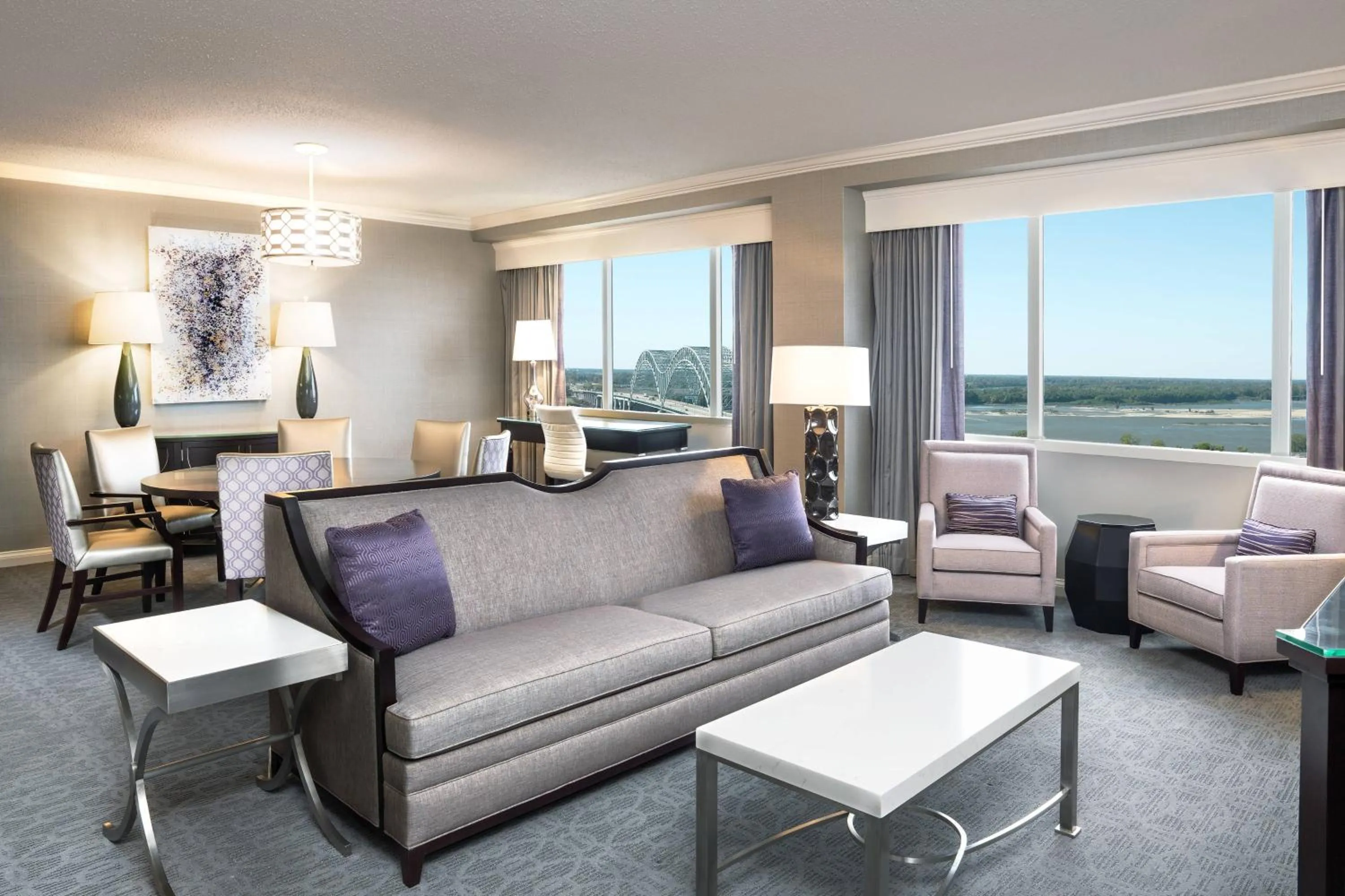 Living room in Sheraton Memphis Downtown Hotel