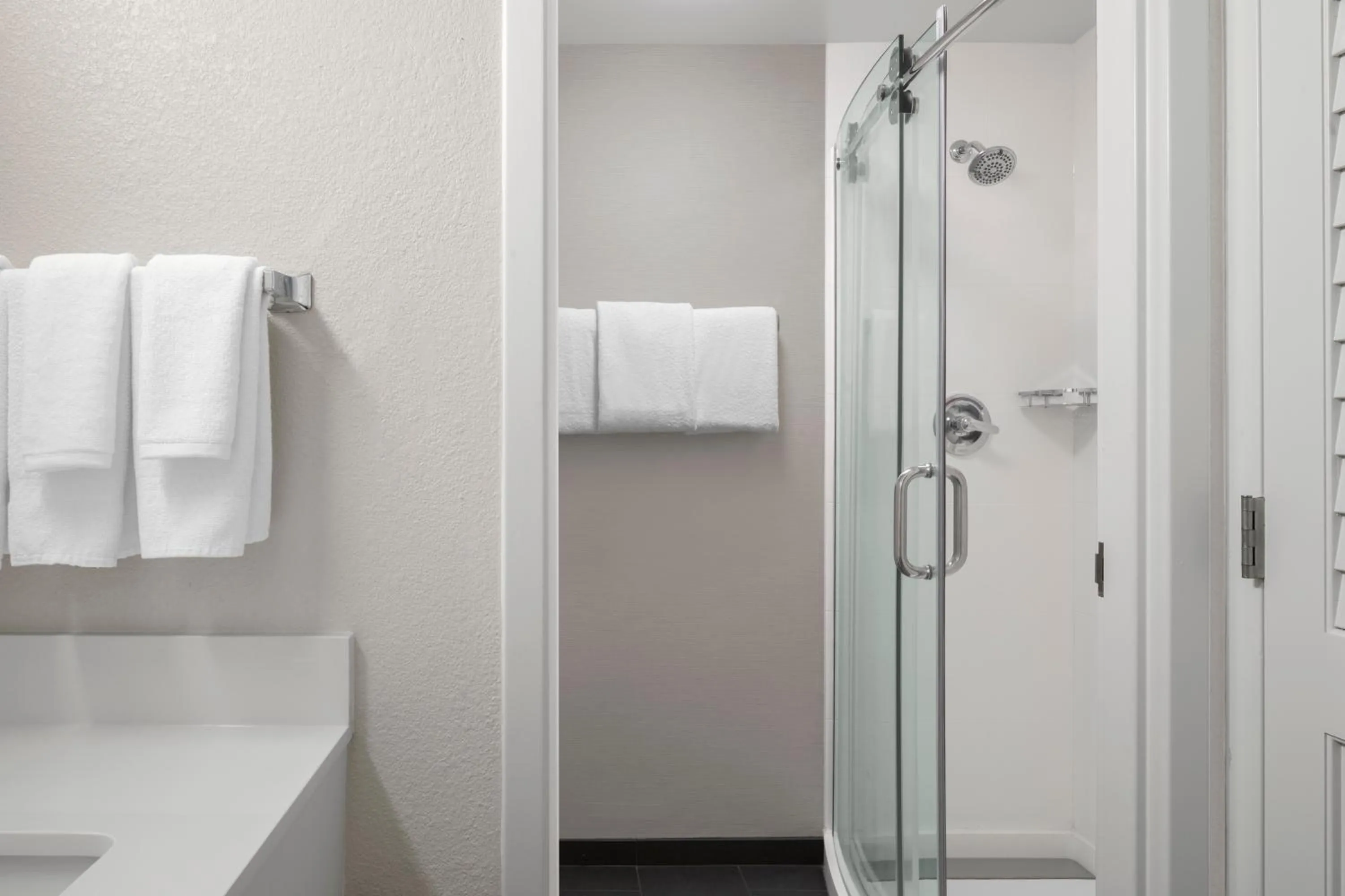 Shower in Courtyard by Marriott Little Rock West