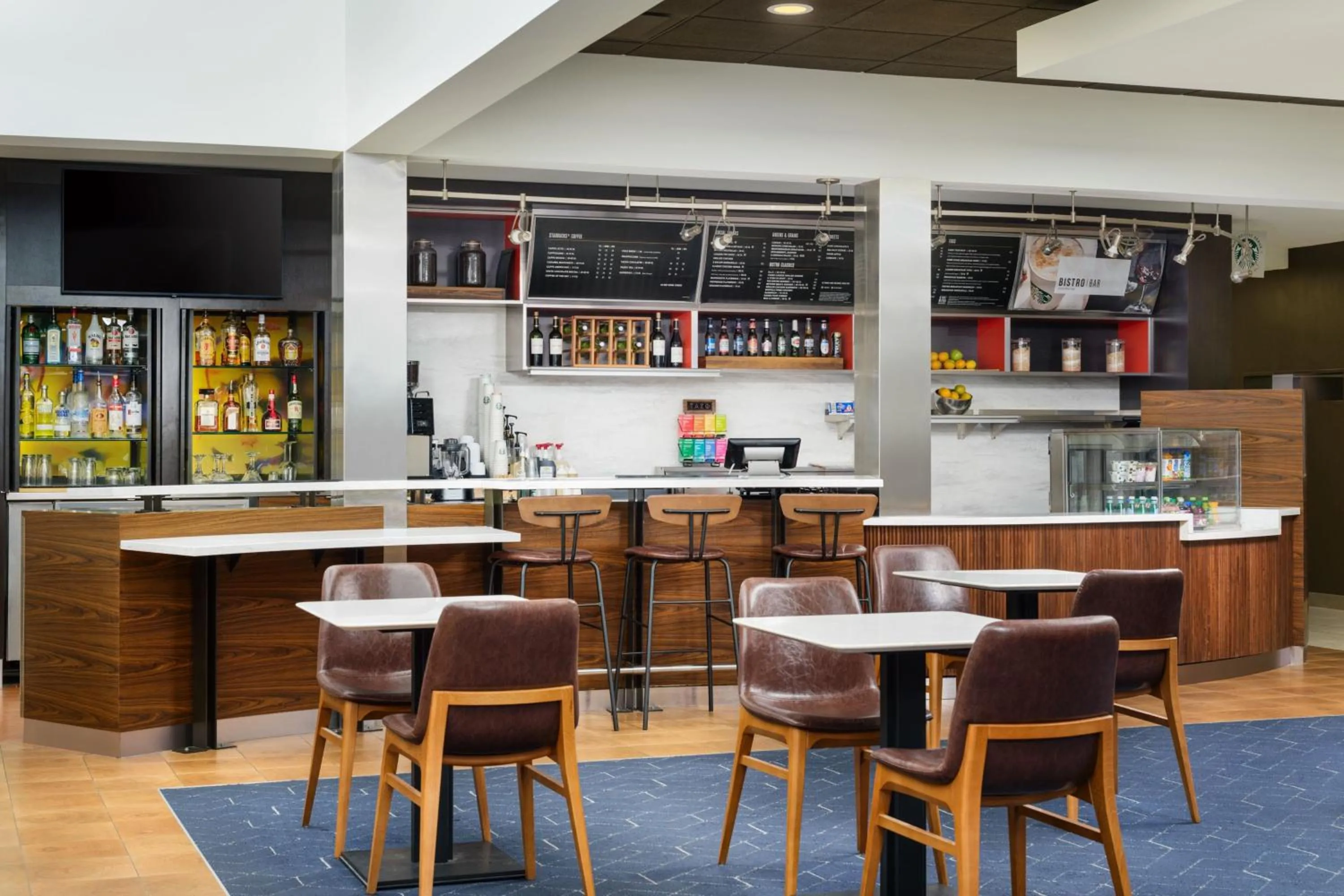 Lounge or bar in Courtyard by Marriott Little Rock West