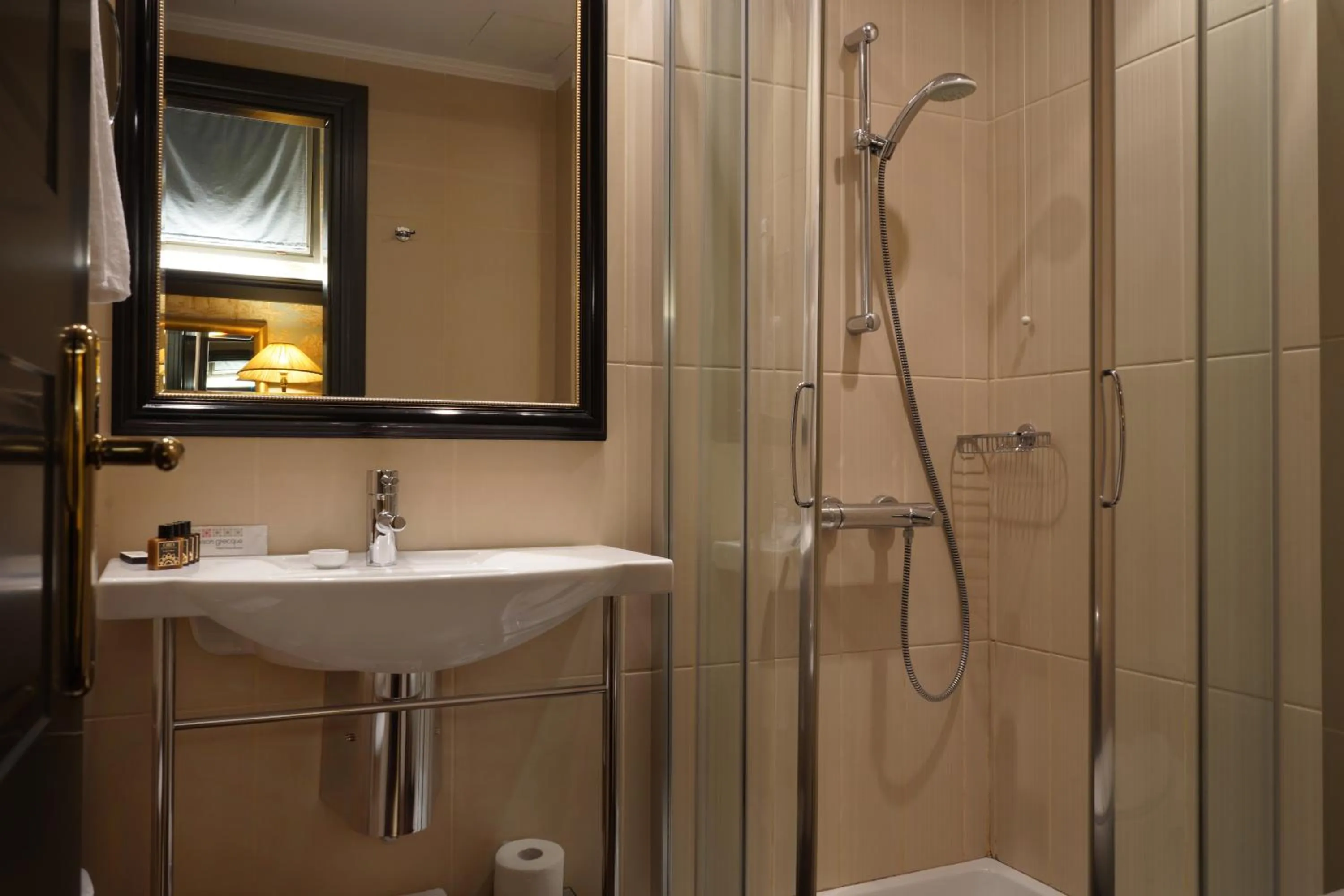 Bath in Maison Grecque Hotel Extraordinaire