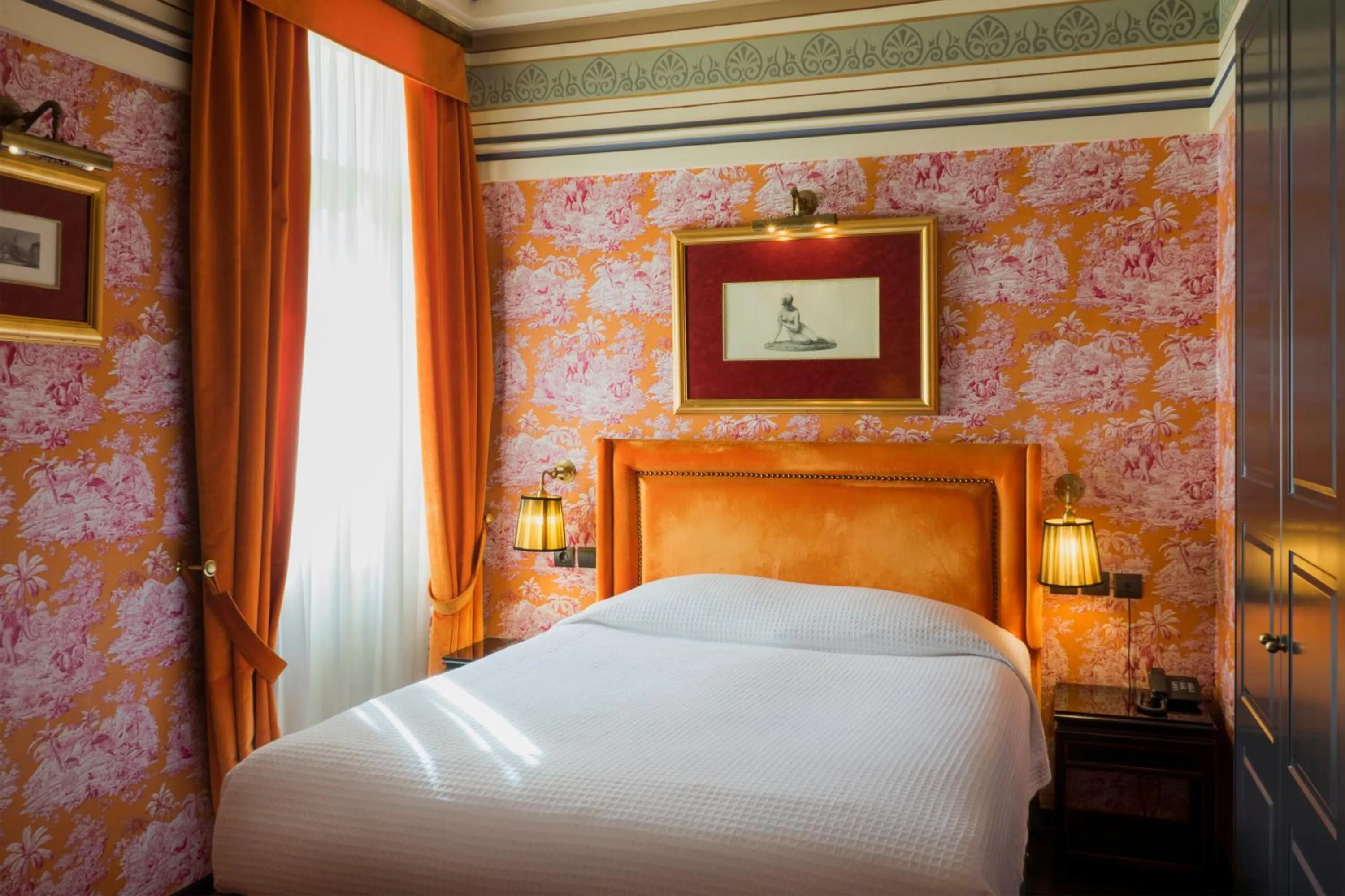 Bed in Maison Grecque Hotel Extraordinaire