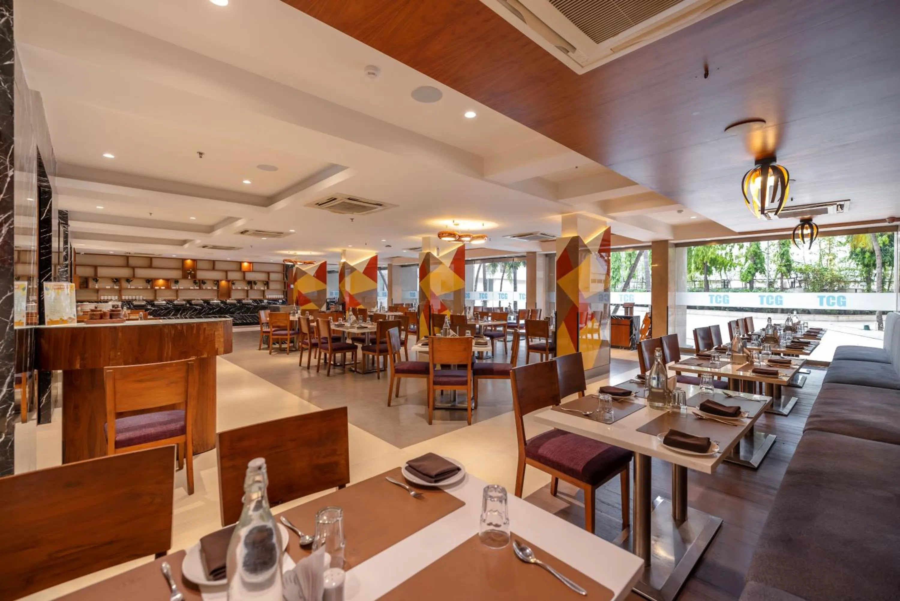 Restaurant/places to eat in Quality Inn Patria Suites, Rajkot