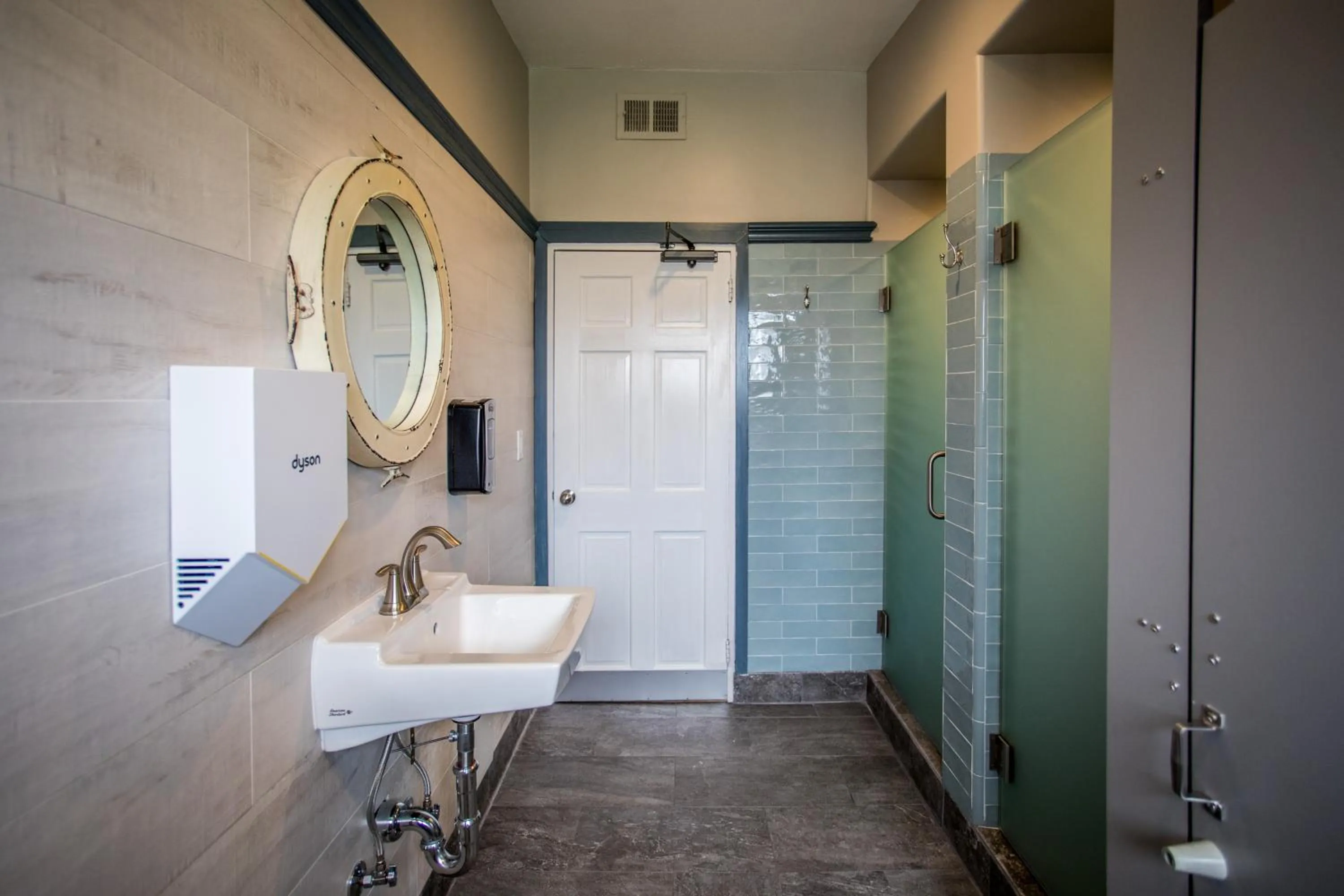 Shower in Ocean Park Hotel