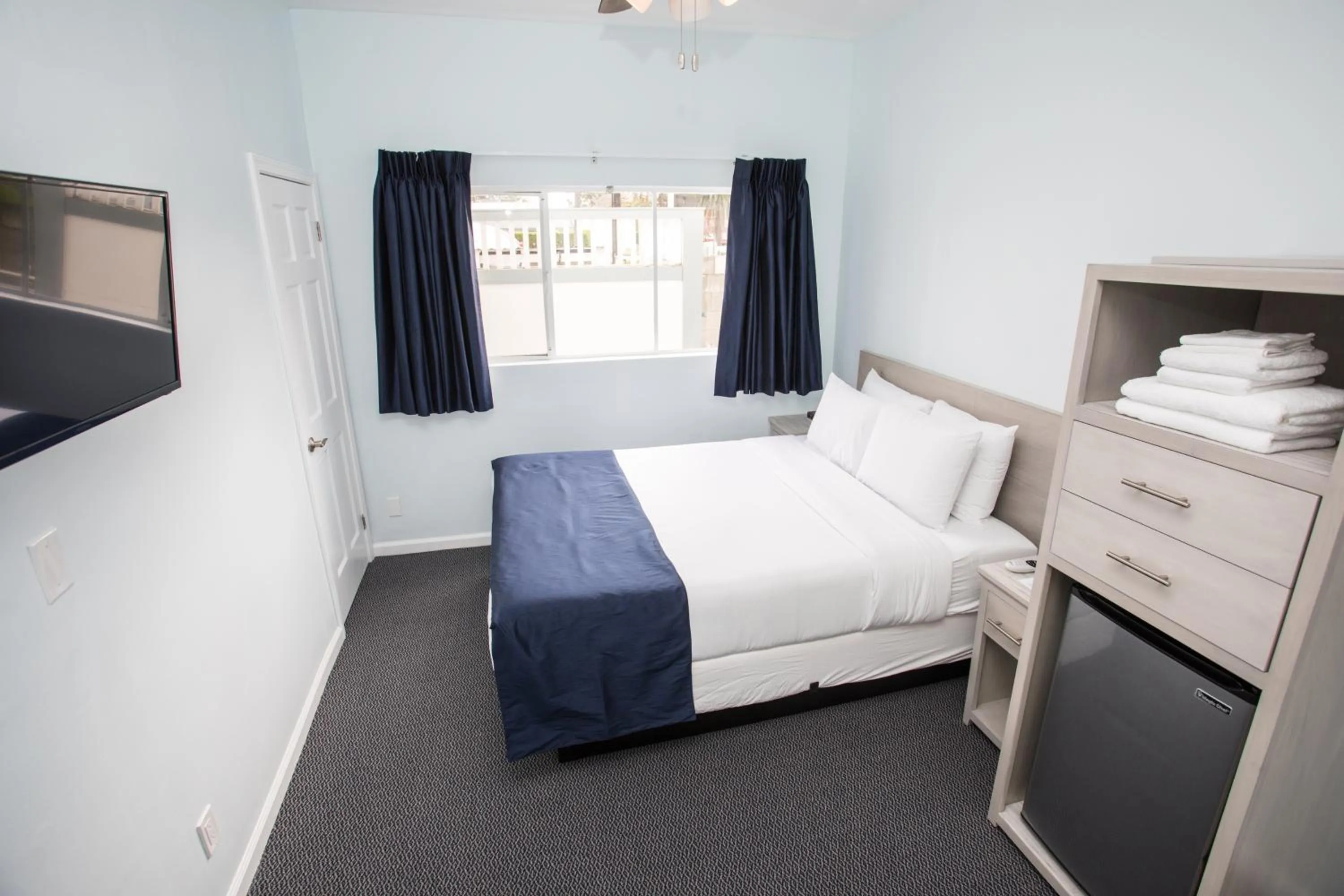 Photo of the whole room, Bed in Ocean Park Hotel