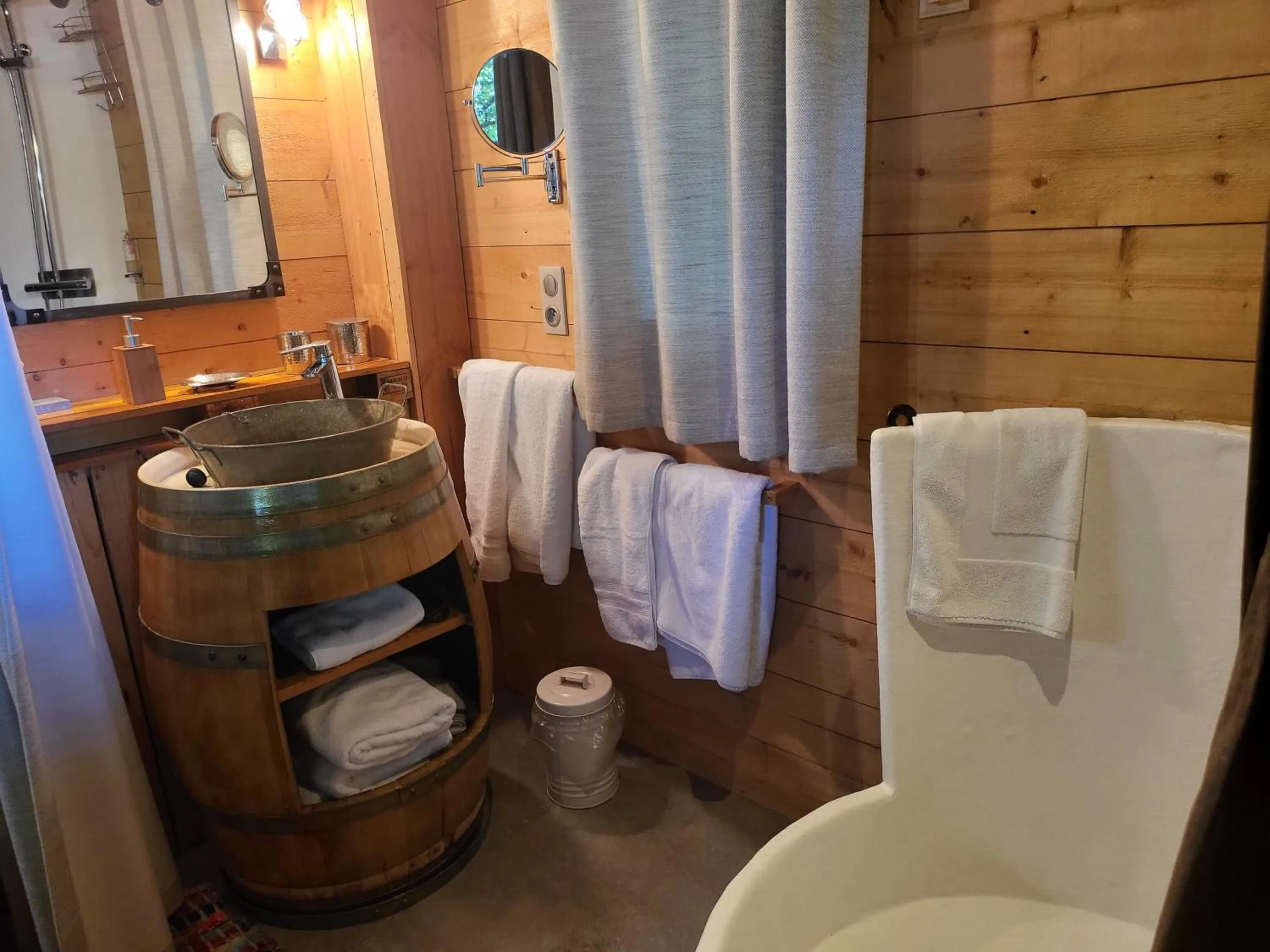 Bathroom in Château de Courtebotte