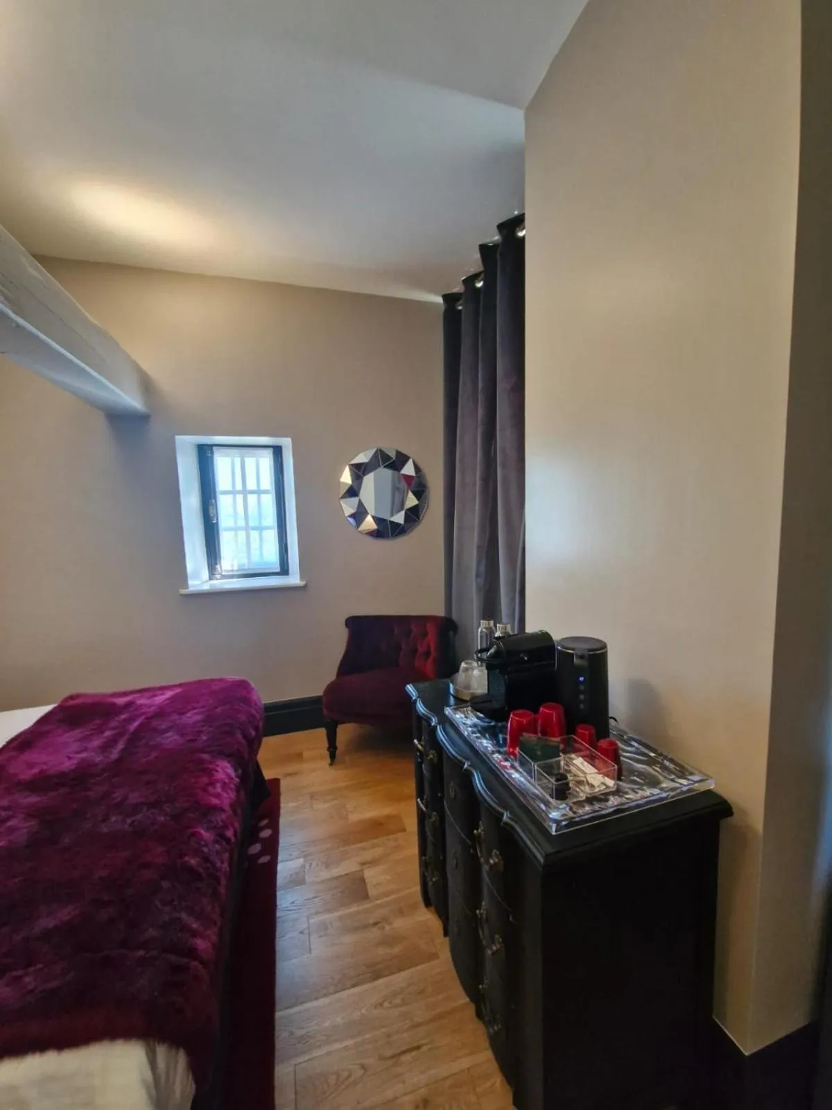 Bedroom, Bed in Château de Courtebotte