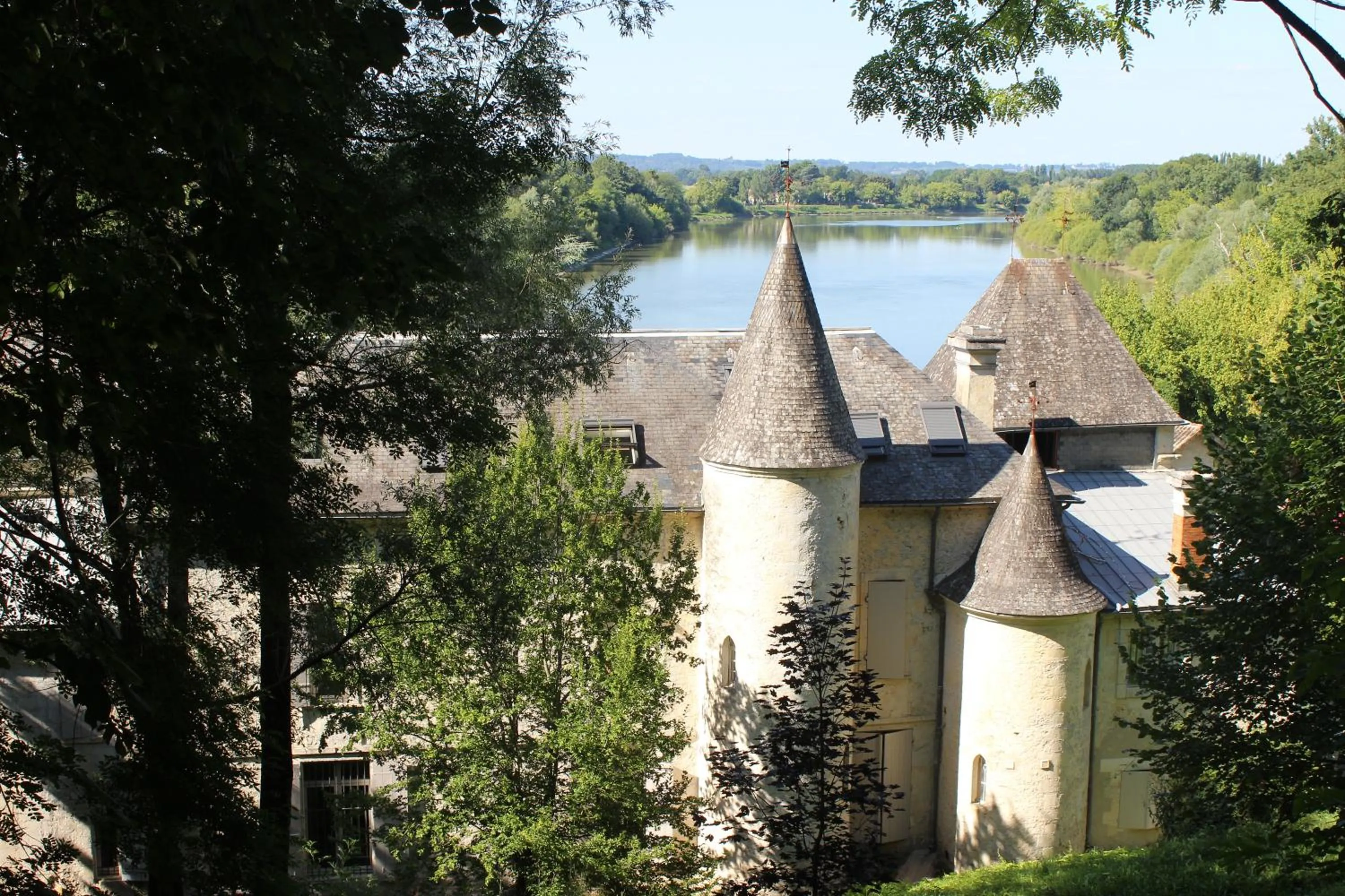 River view in Château de Courtebotte