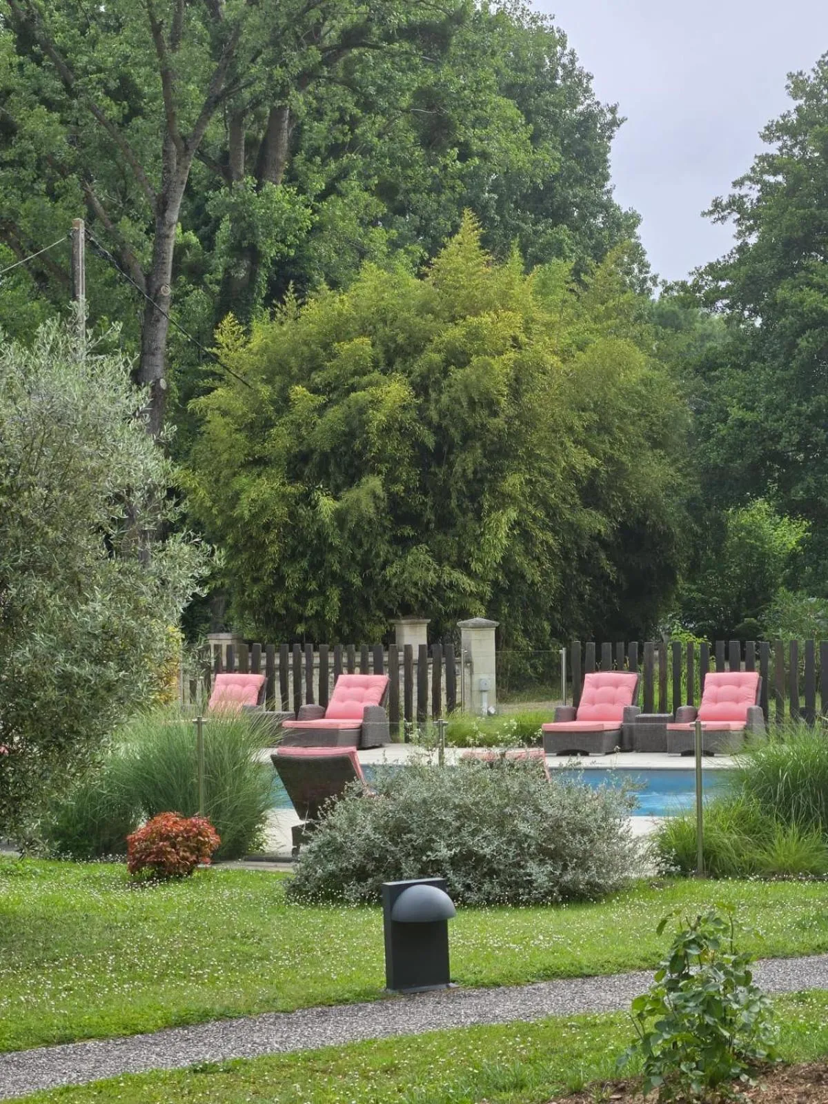 Swimming pool in Château de Courtebotte
