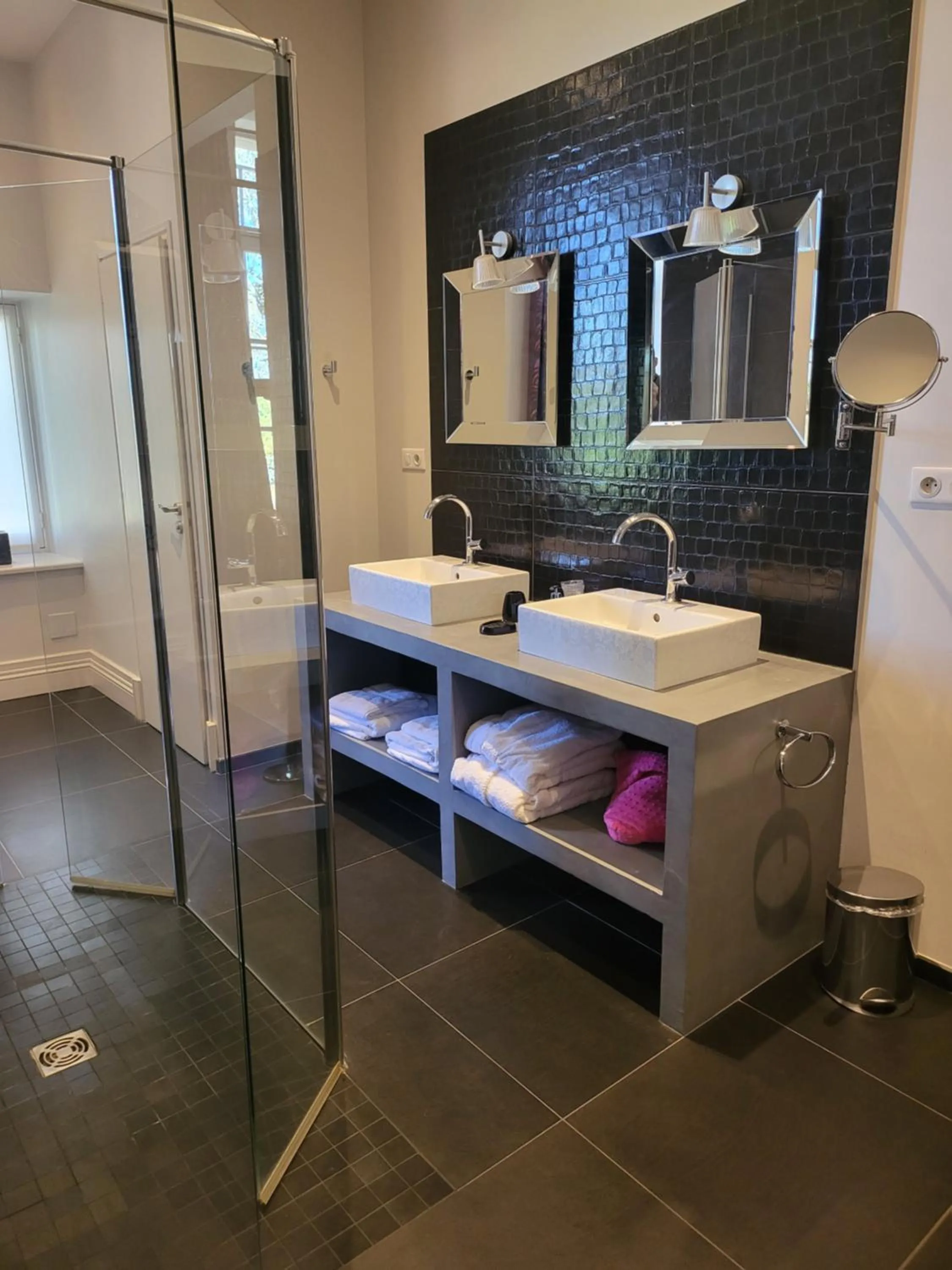 Bathroom in Château de Courtebotte