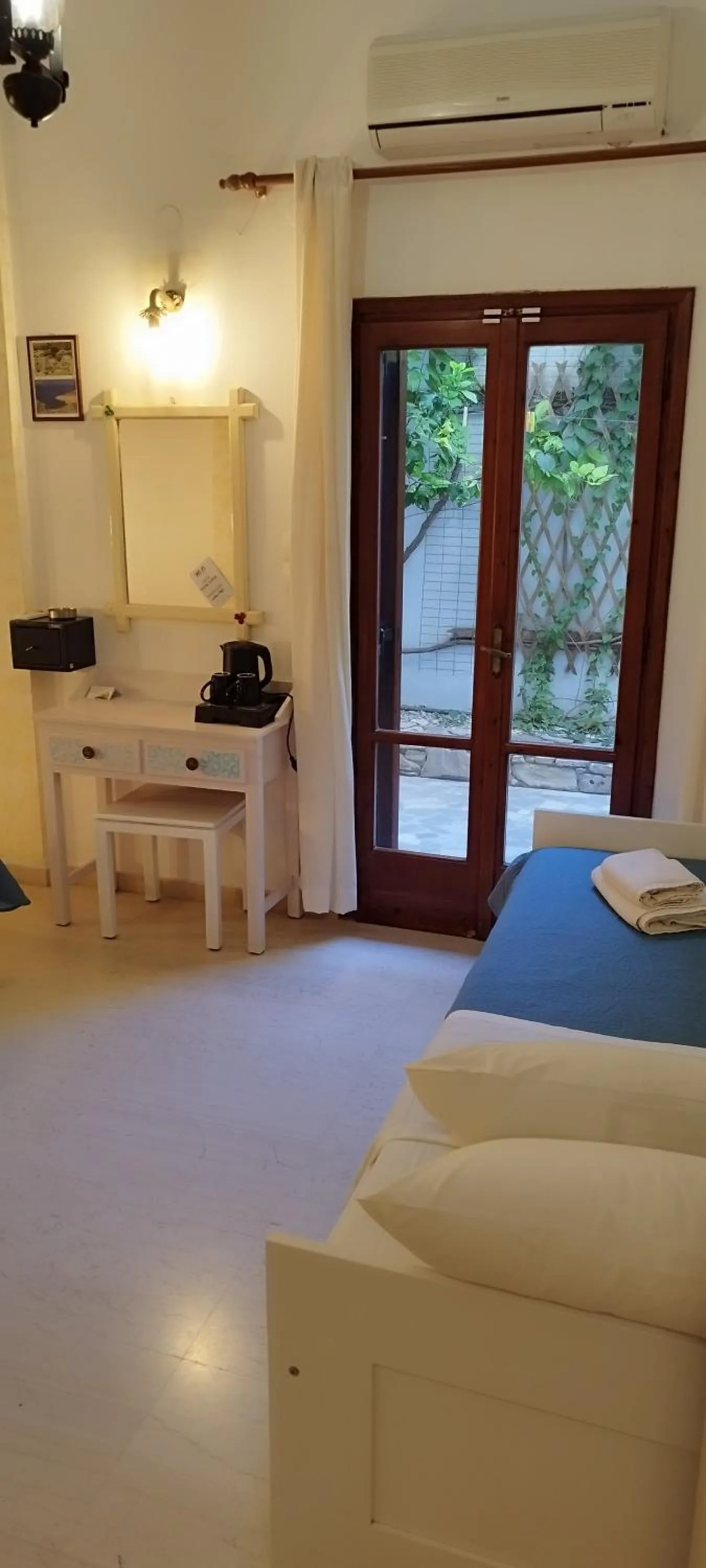 Photo of the whole room, Bed in Hotel Sofia