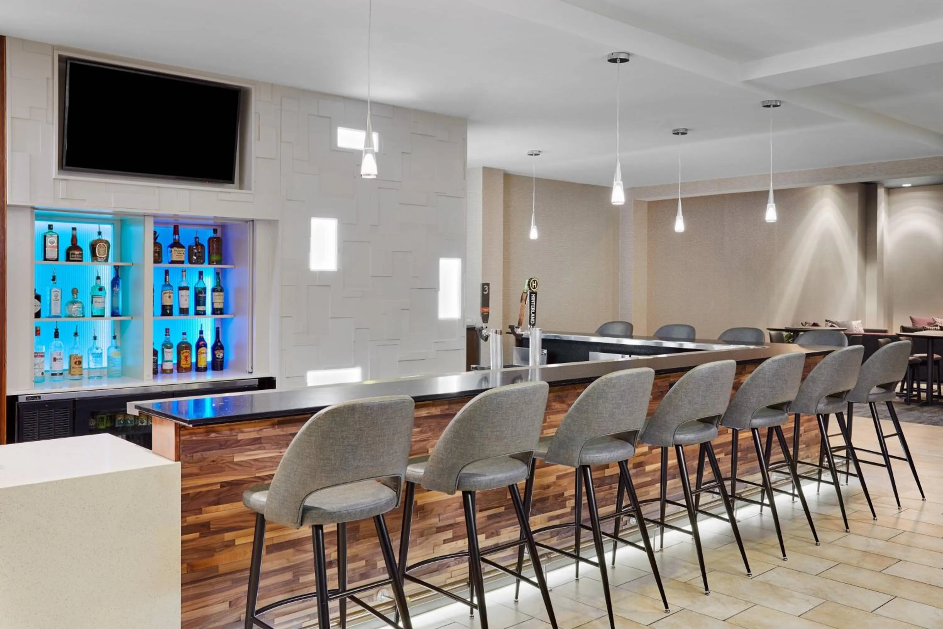 Lounge or bar in Courtyard Milwaukee Downtown