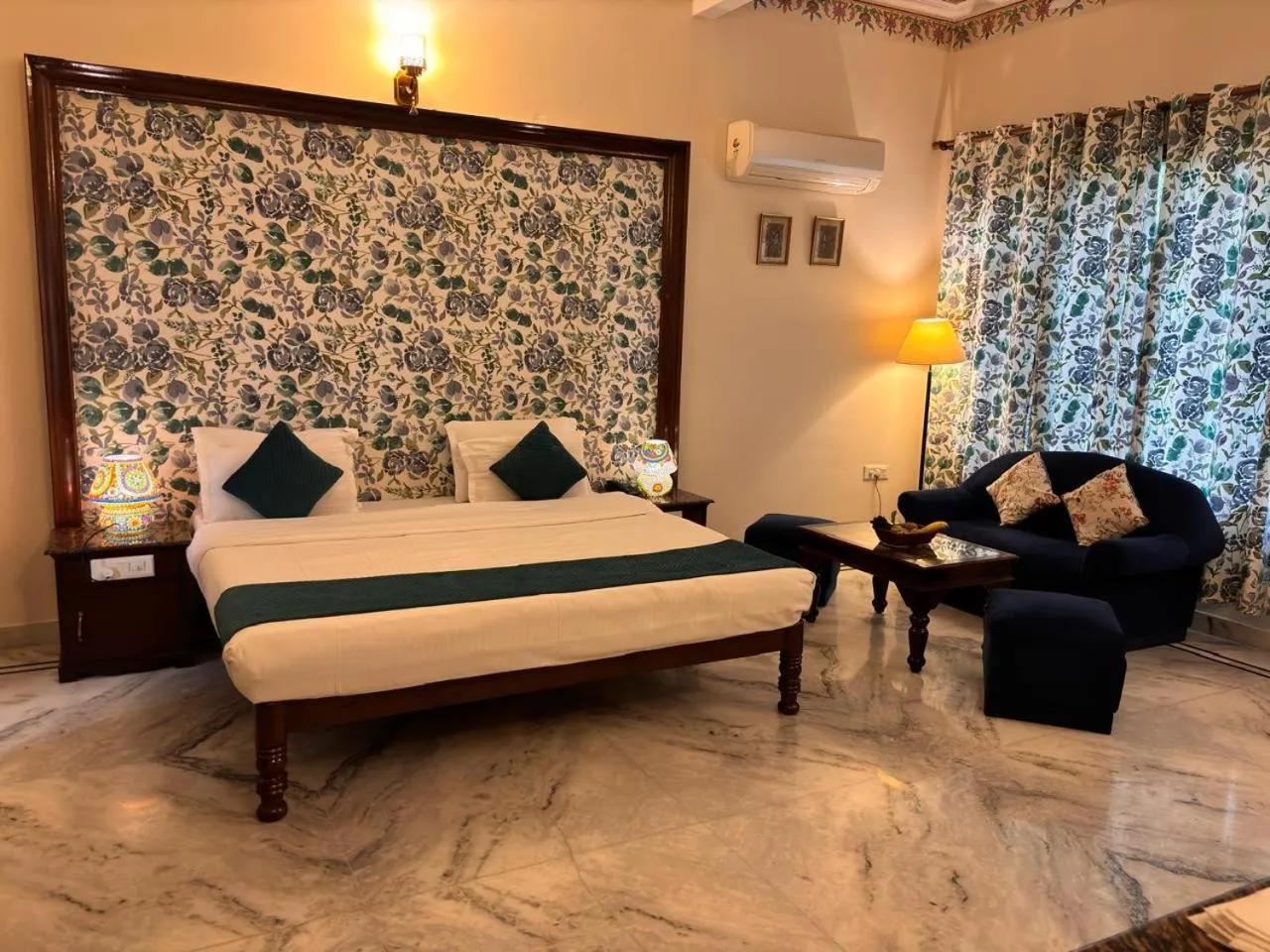 Bed in The Birder's Inn