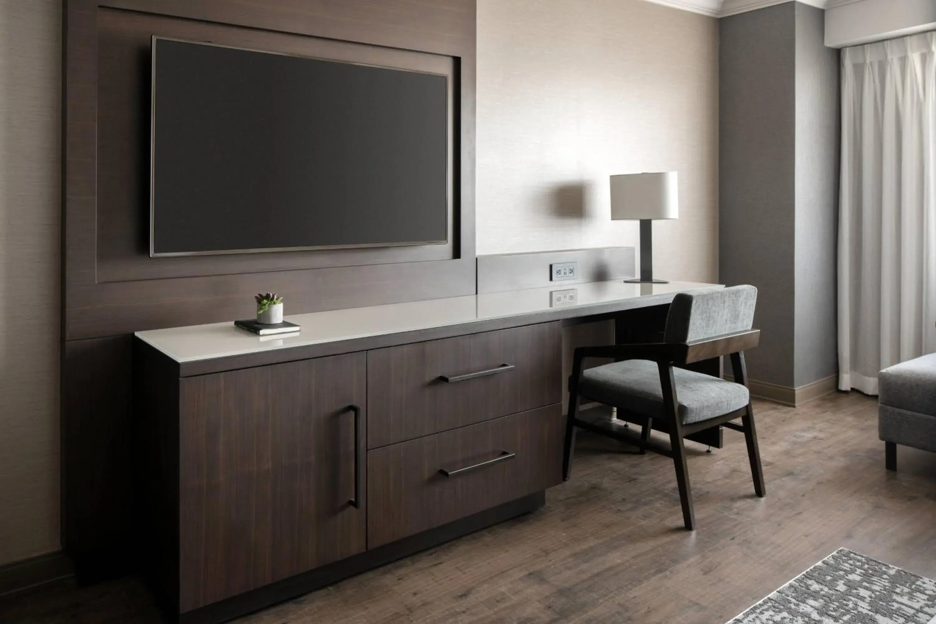 King Room with Partial Bay View in Monterey Marriott King Room with Partial Bay View in Monterey Marriott