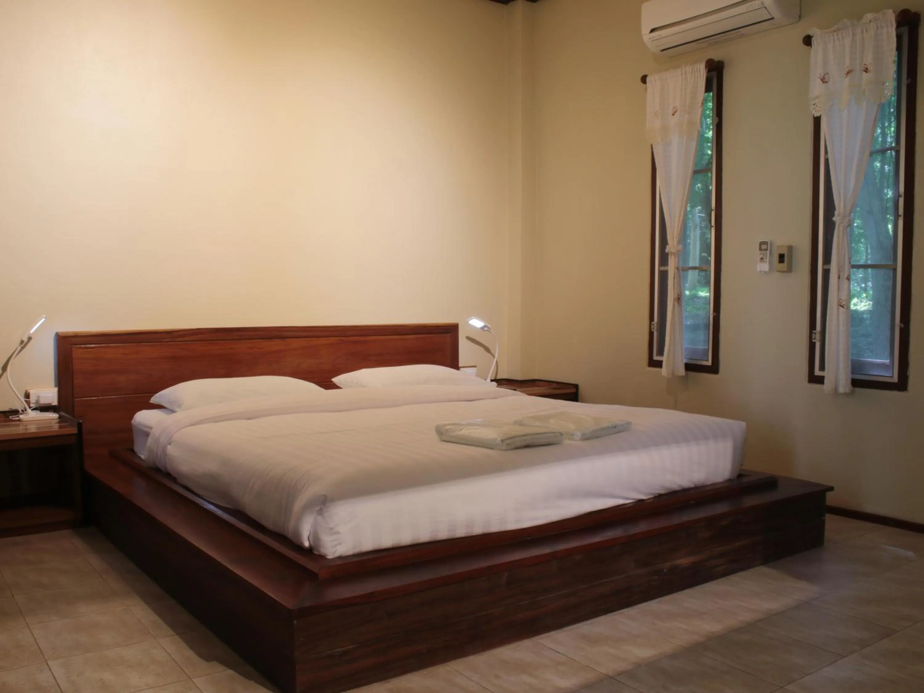 Bed in Baan Maka Nature Lodge