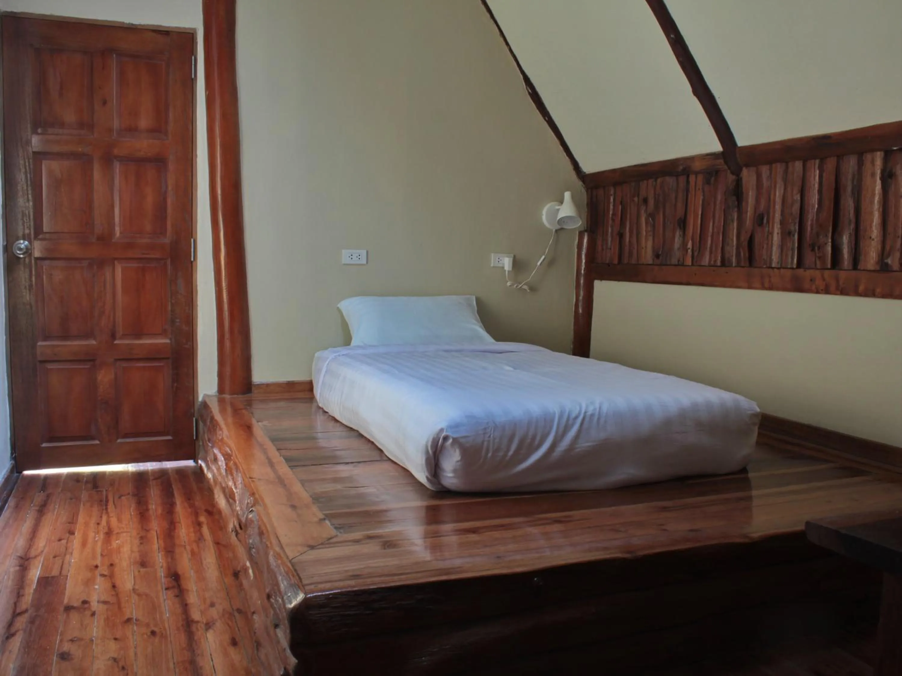 Bed in Baan Maka Nature Lodge