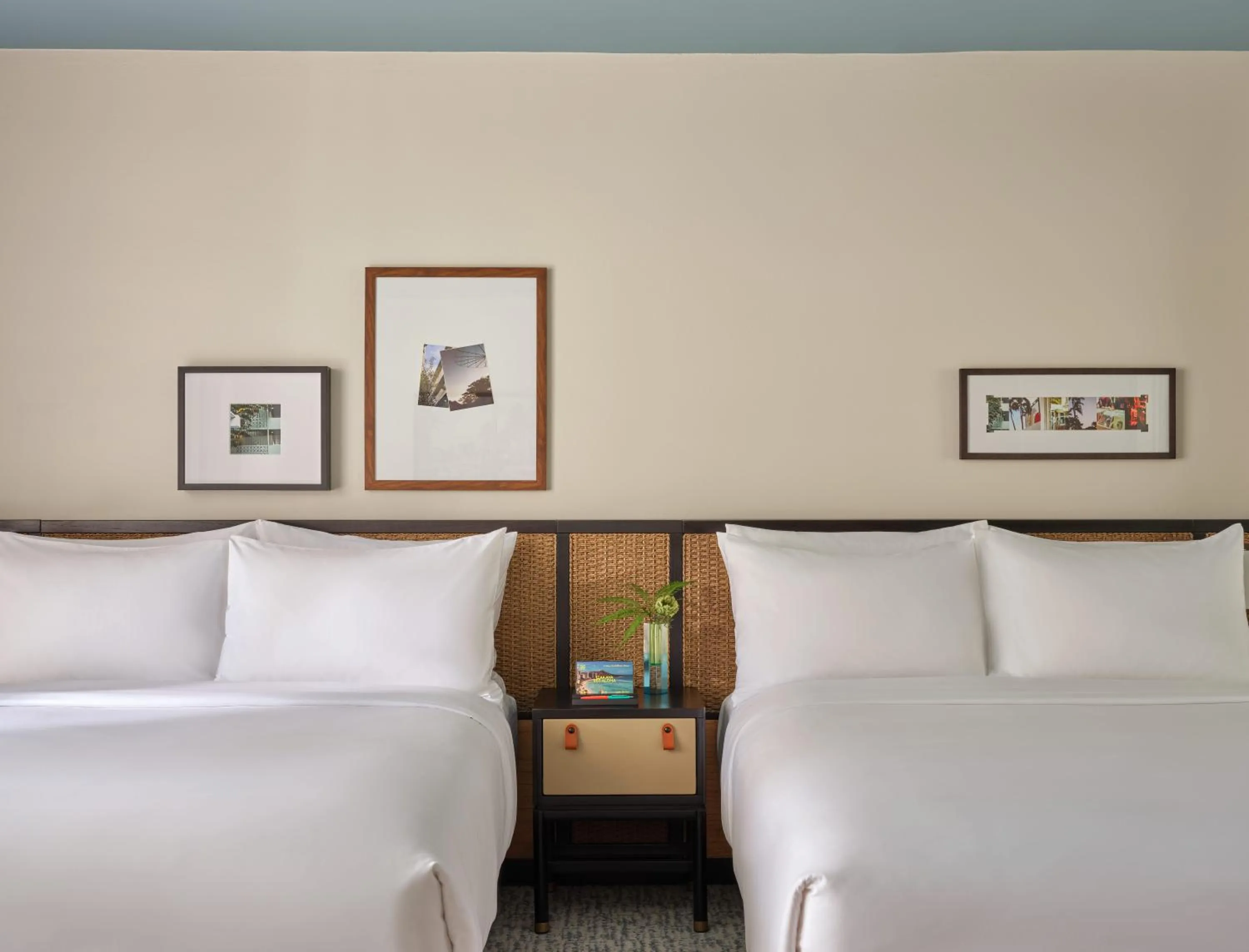 Bed in Romer House Waikiki