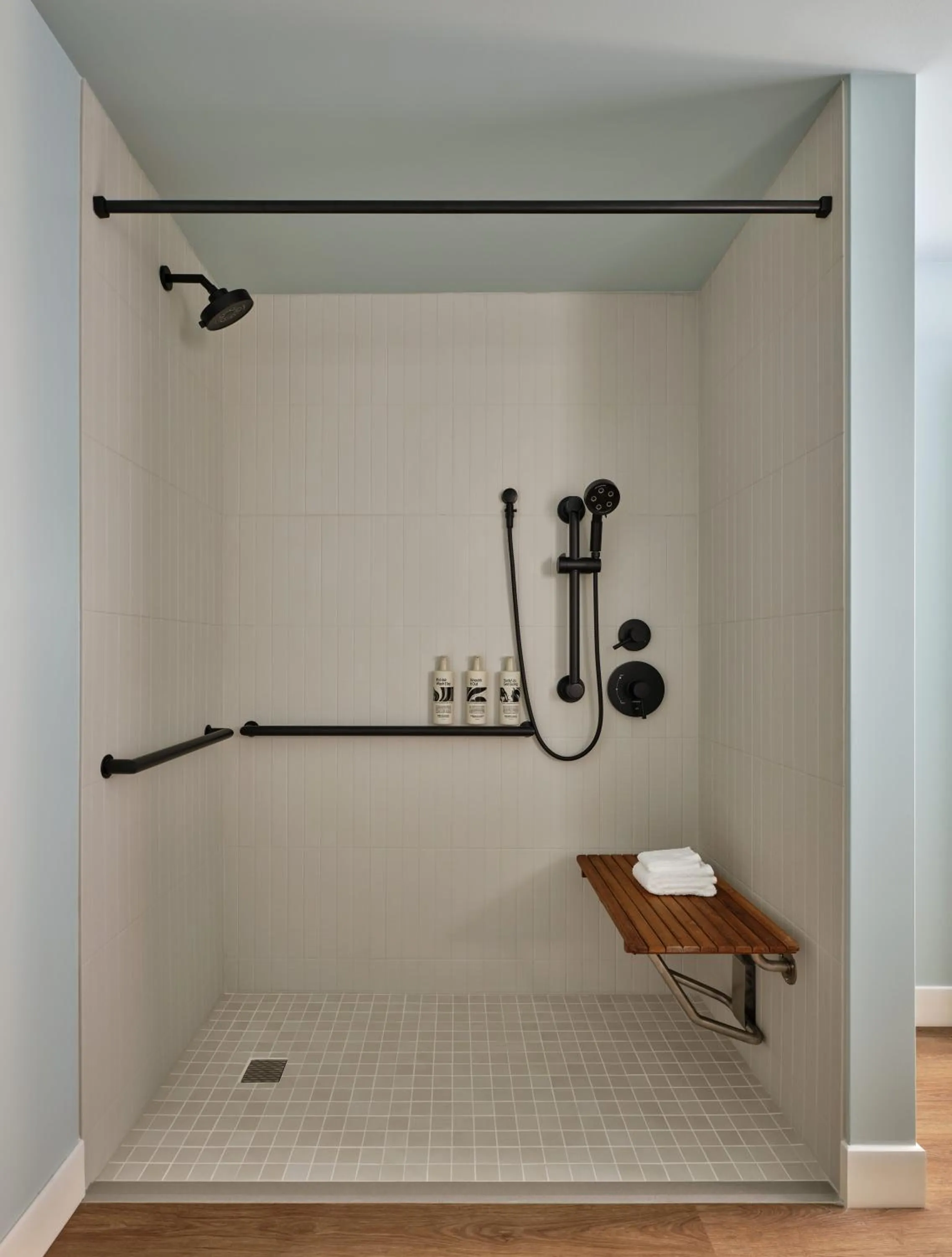 Shower in Romer House Waikiki