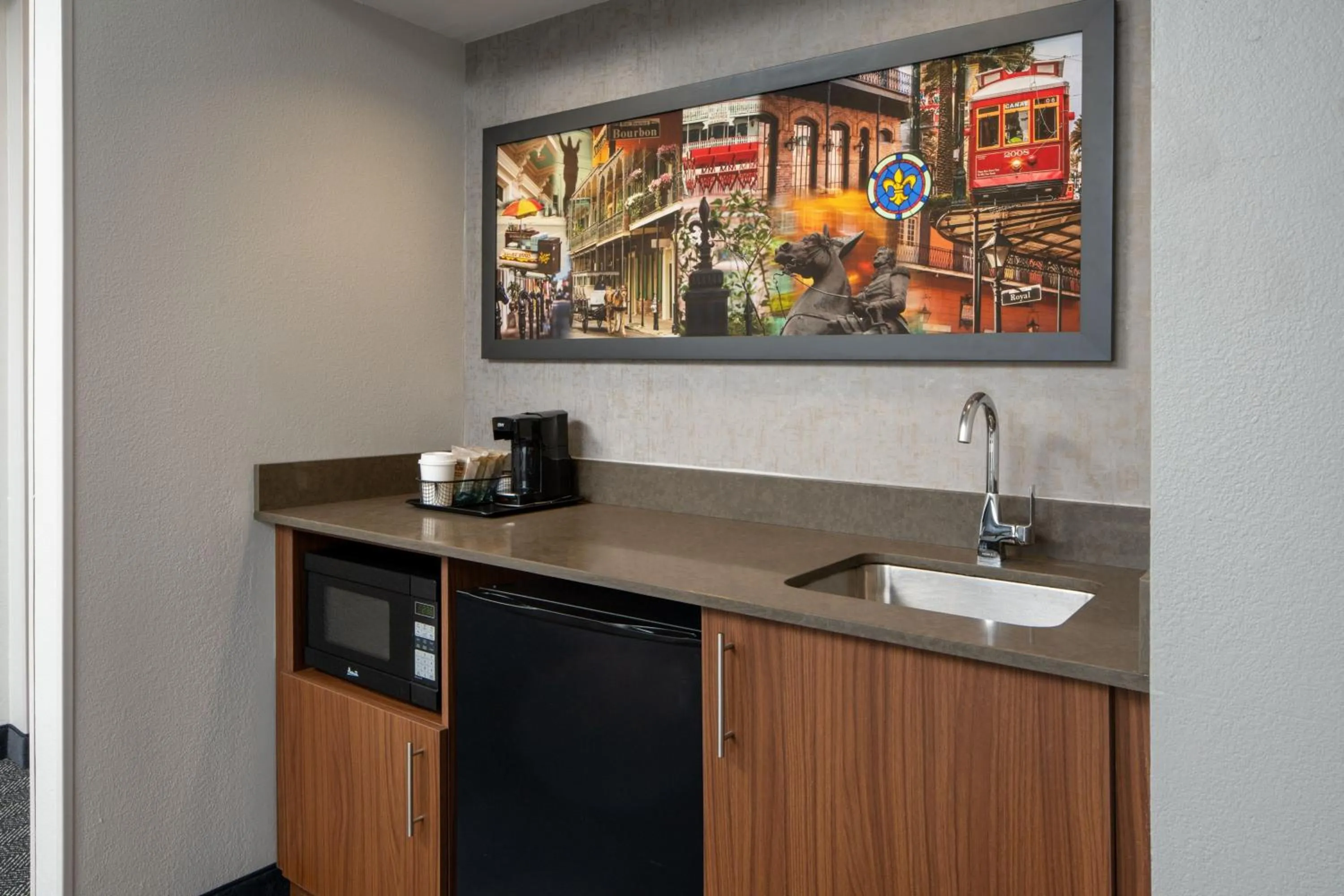 Lounge or bar in Courtyard by Marriott New Orleans Metairie