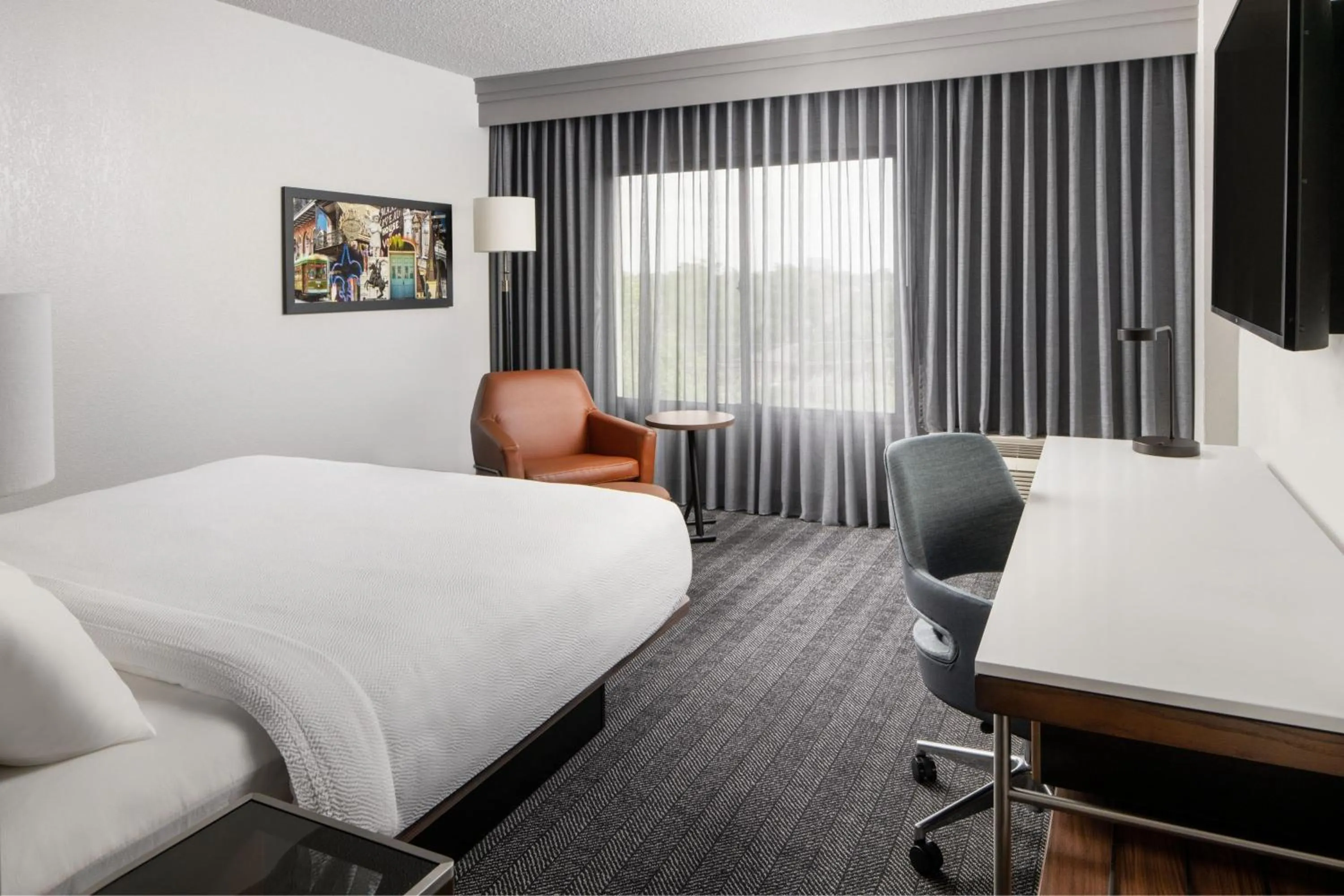 Photo of the whole room, Bed in Courtyard by Marriott New Orleans Metairie