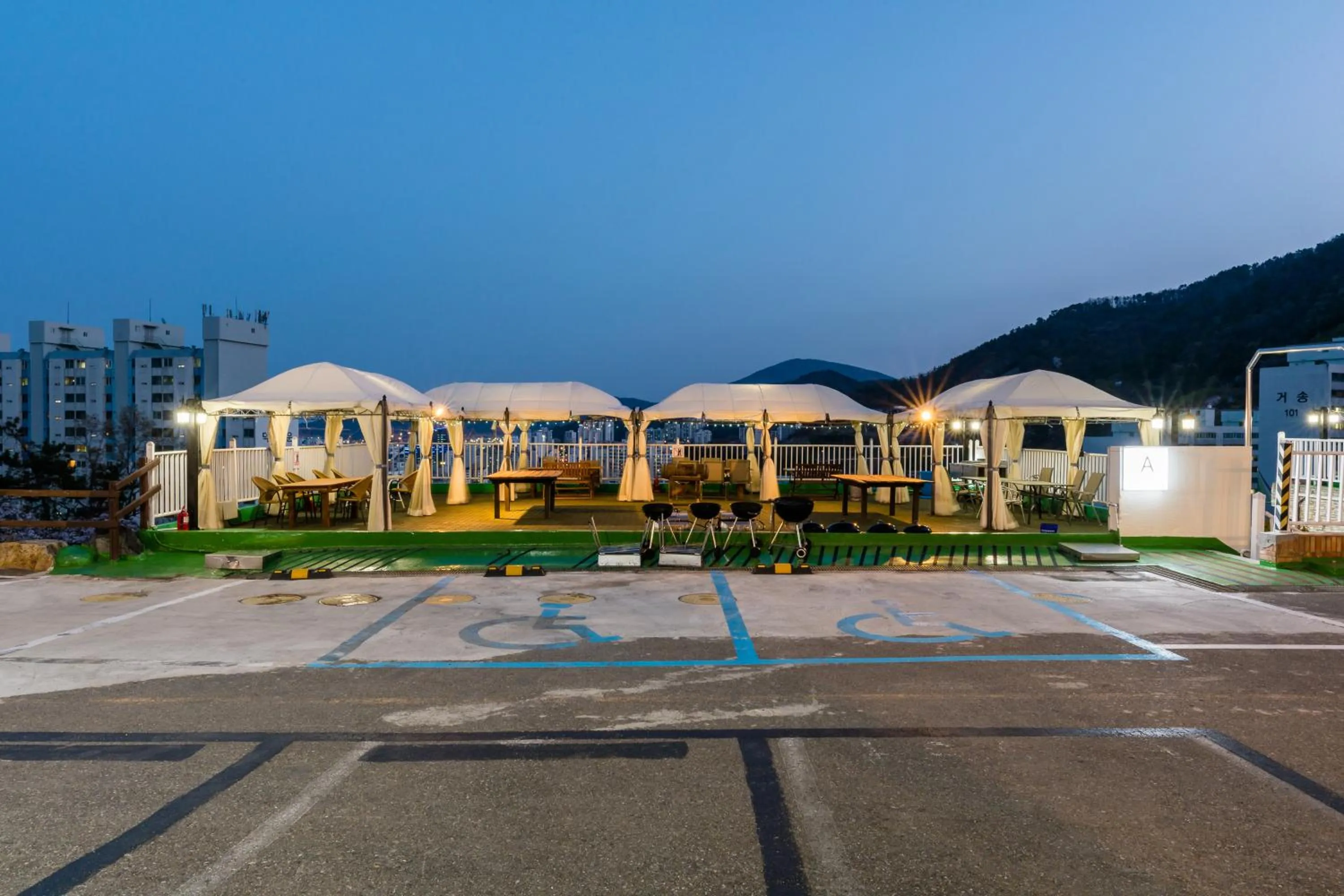 BBQ facilities in Home Fourest Resort Geoje