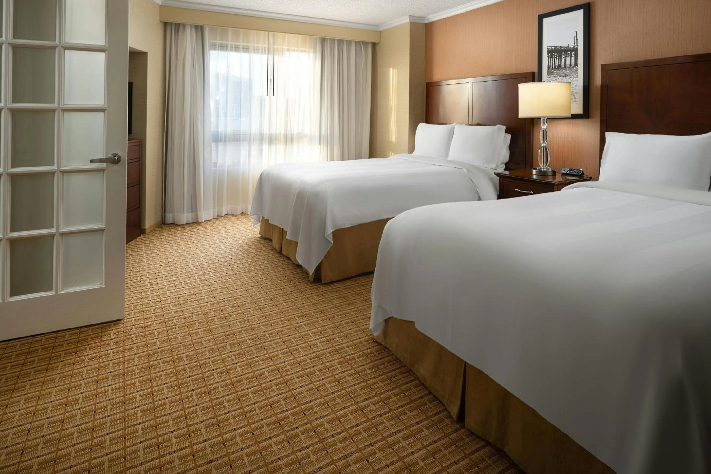 Bedroom, Bed in Newport Beach Marriott Bayview