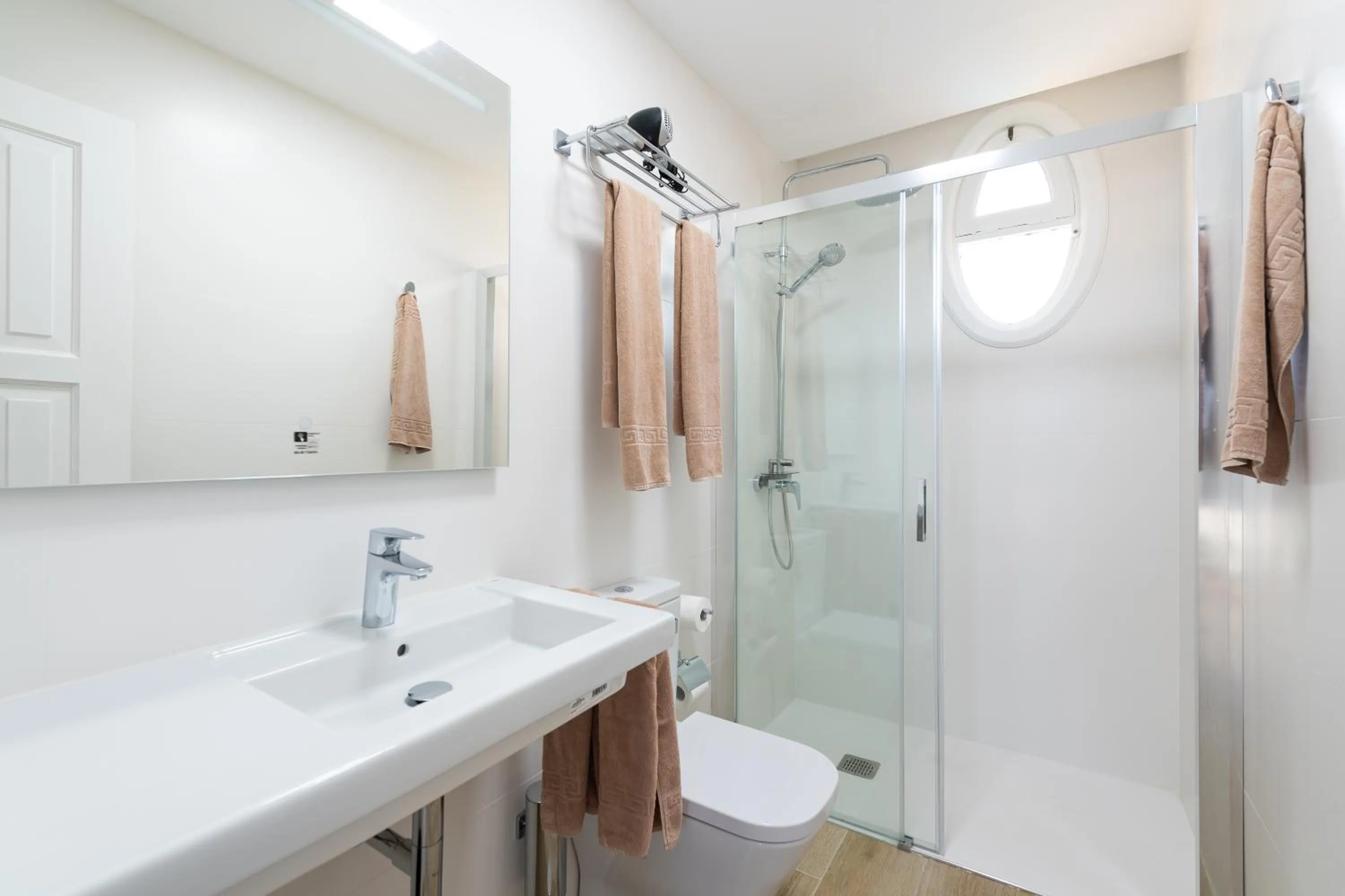 Bathroom in Apartamentos Cordial Judoca Beach