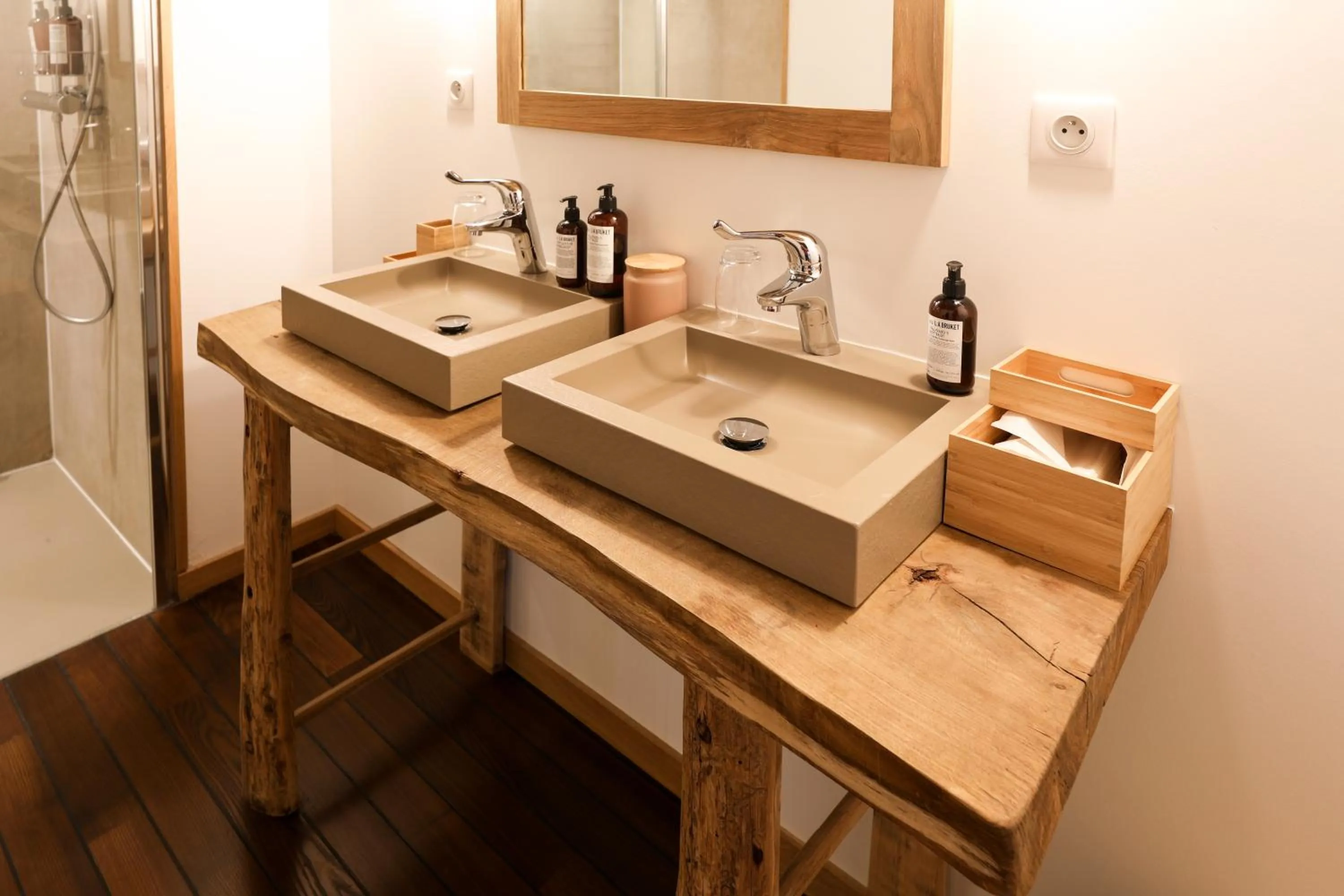 Bathroom in Maison d'hôtes & SPA La Scierie