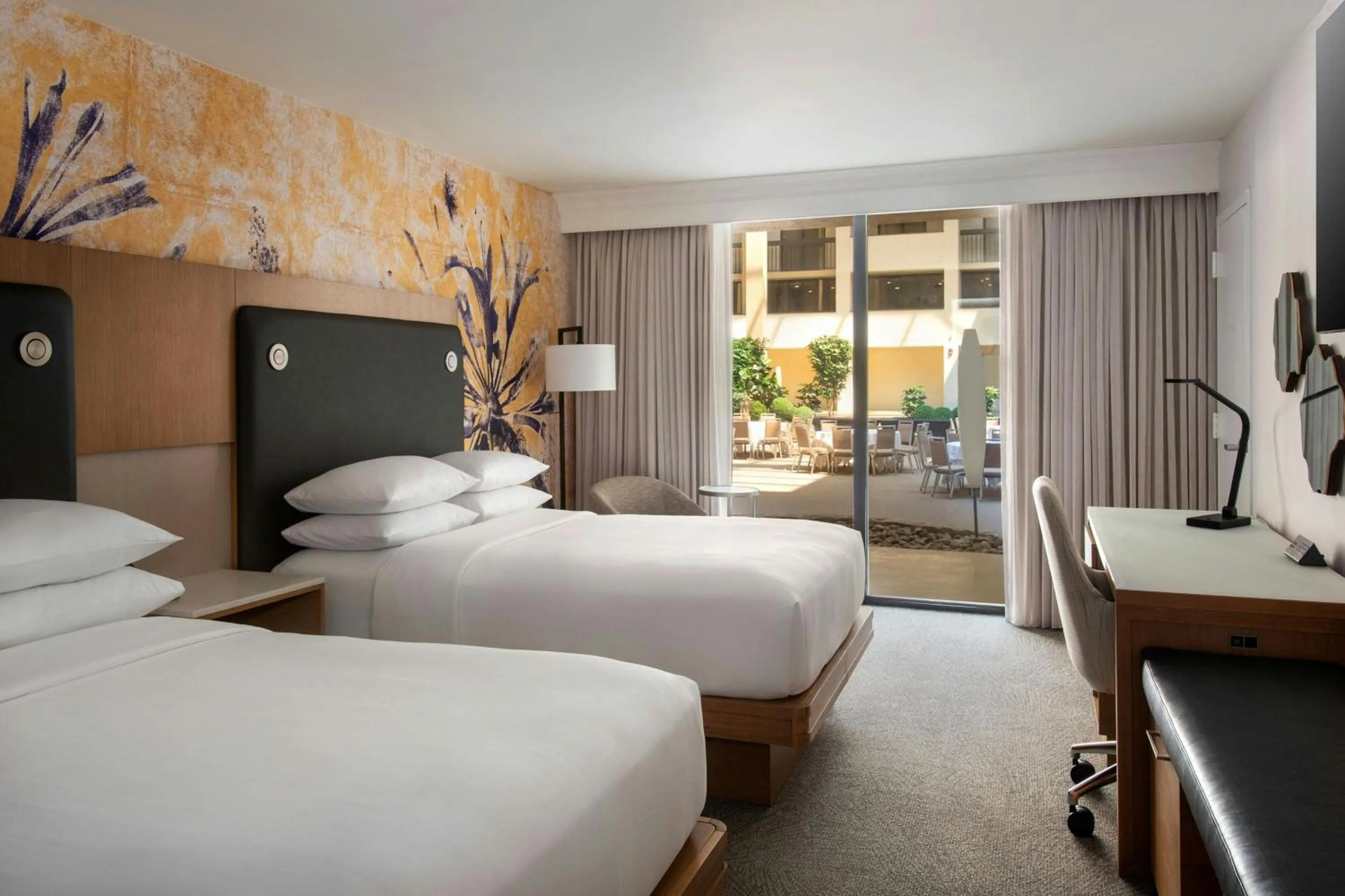 Photo of the whole room, Bed in Westchester Marriott