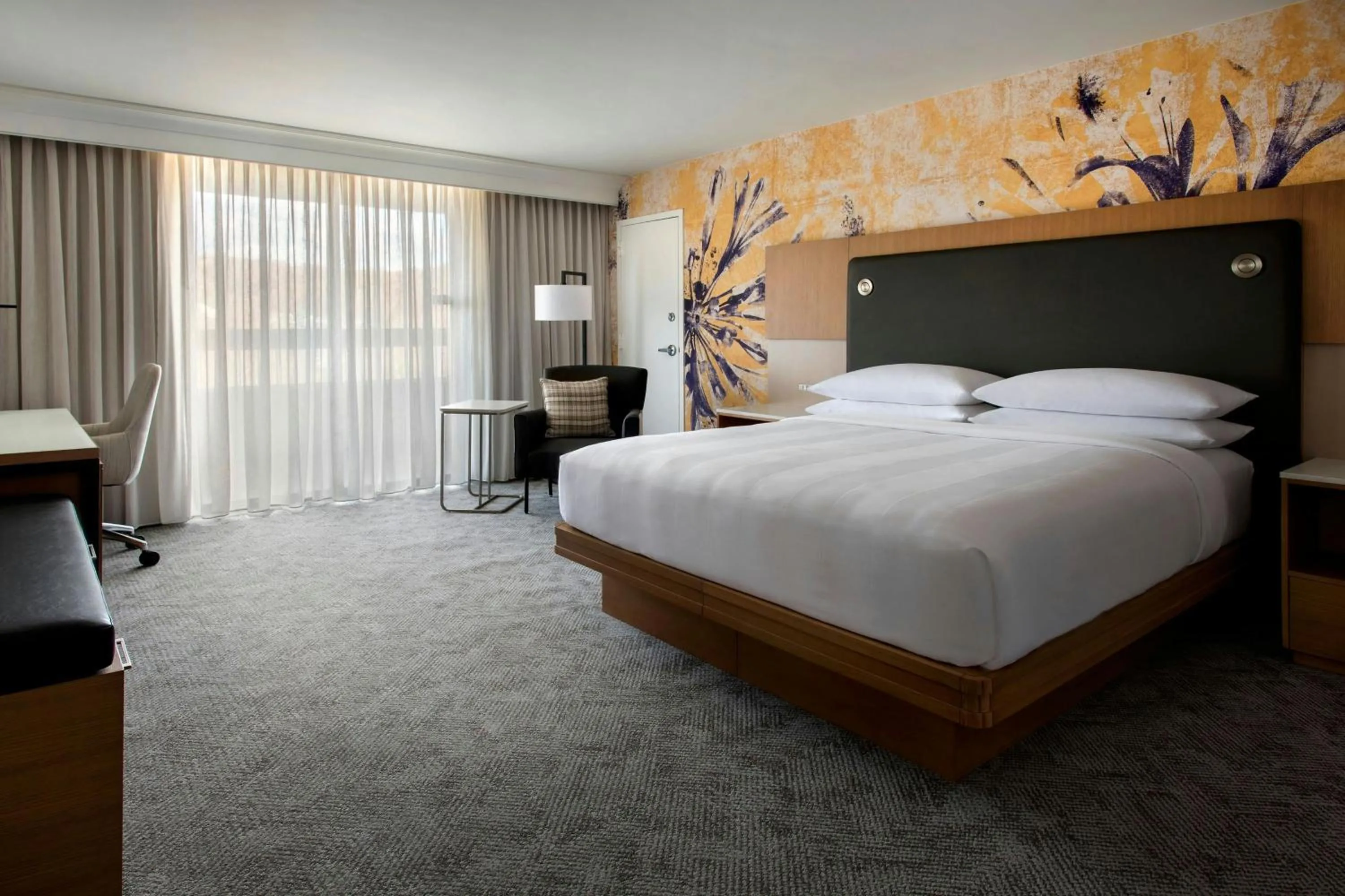 Photo of the whole room, Bed in Westchester Marriott