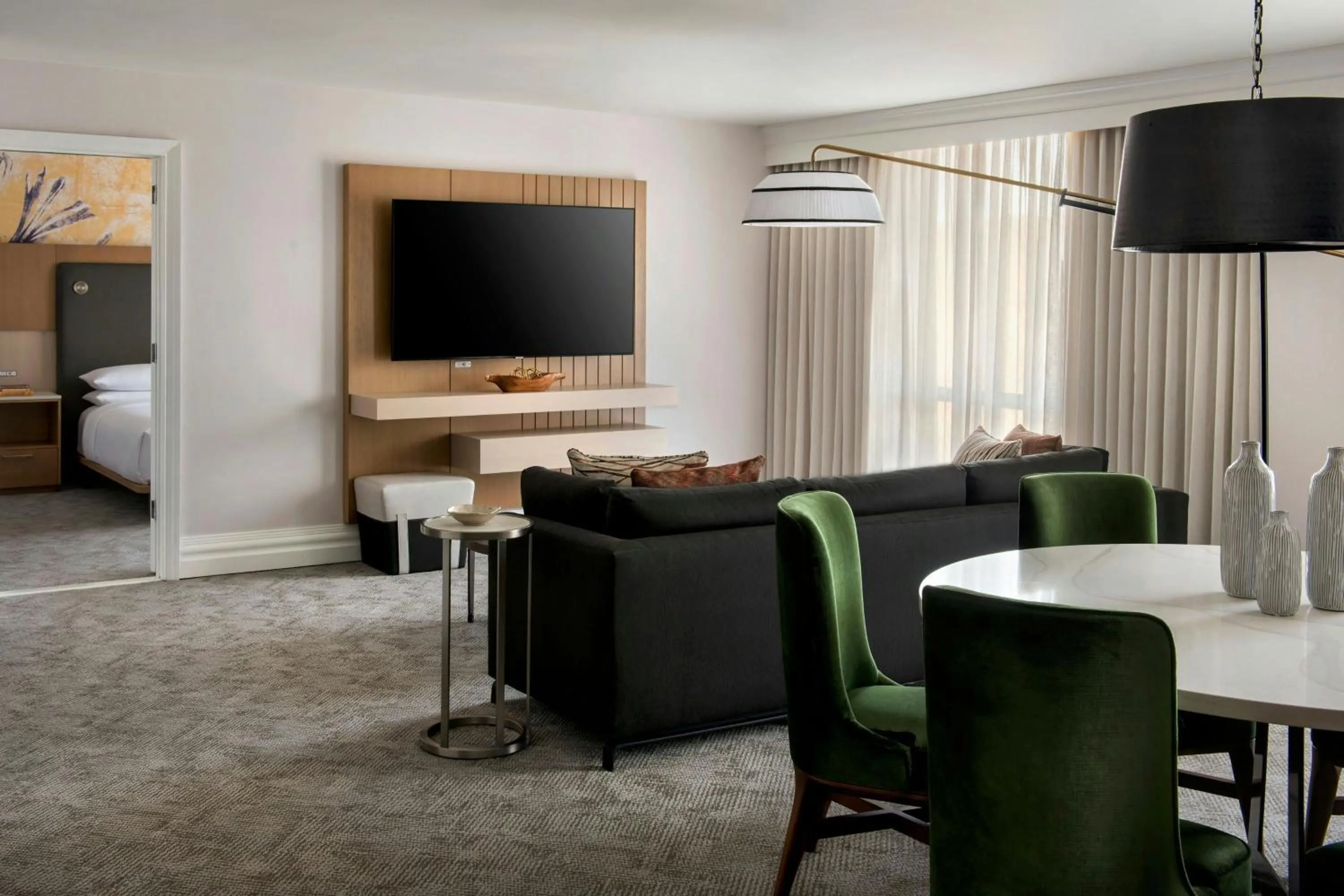 Living room in Westchester Marriott