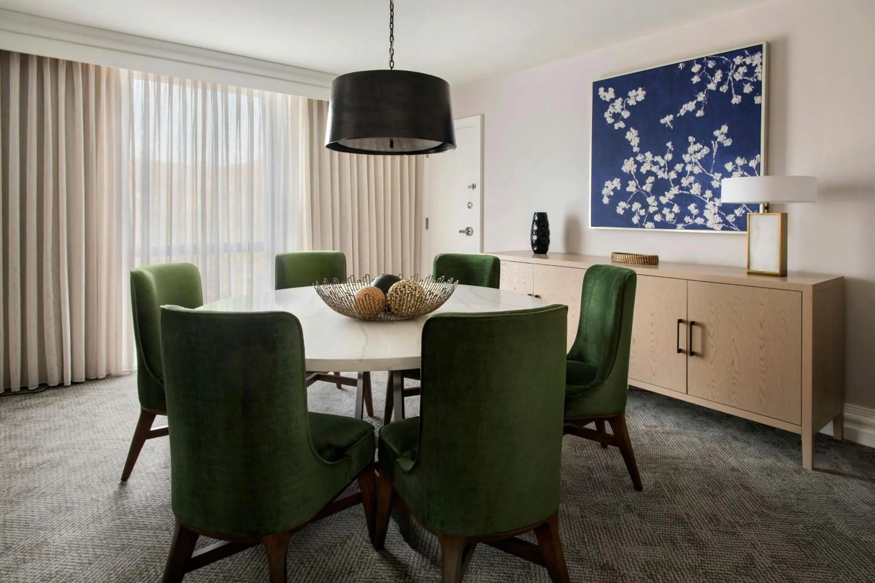 Photo of the whole room in Westchester Marriott