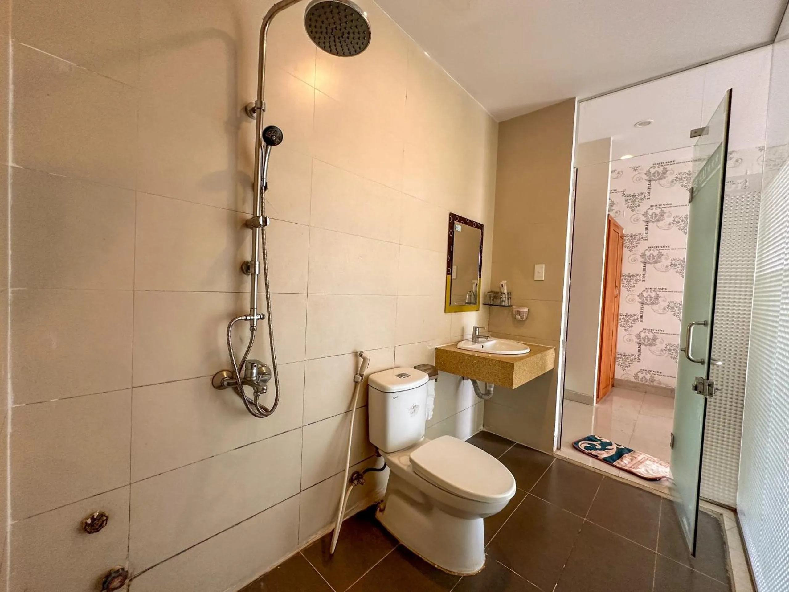 Shower in Hotel Phu Hai