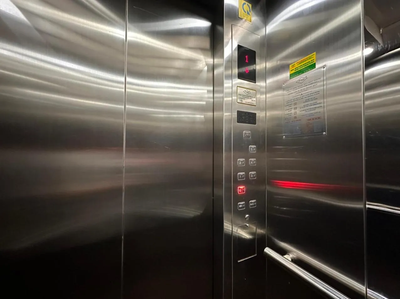 elevator in Hotel Phu Hai