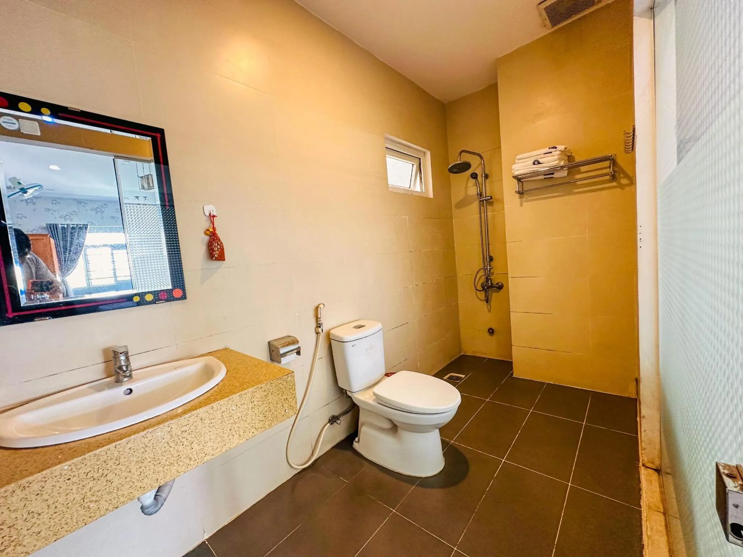 Shower in Hotel Phu Hai