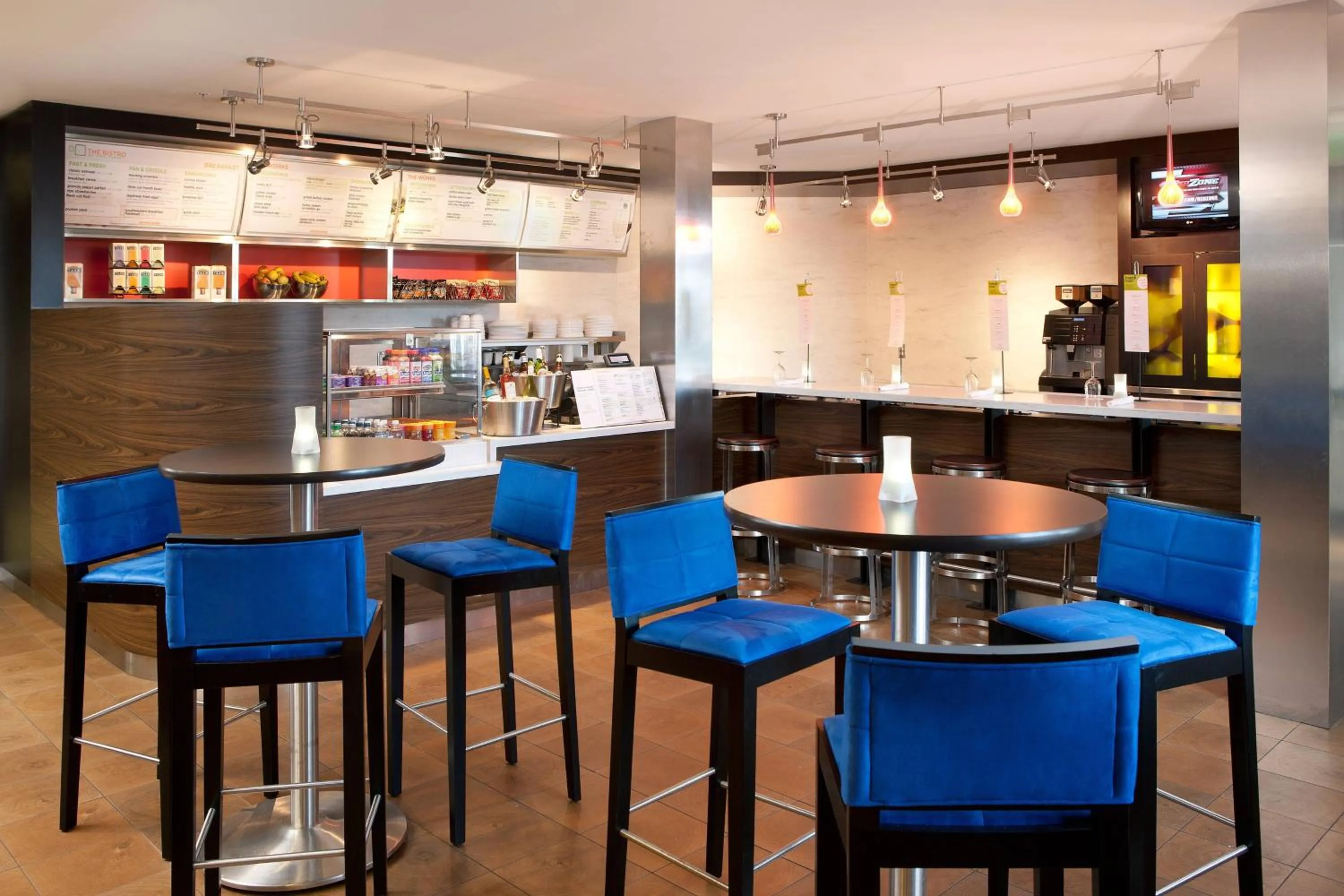 Restaurant/places to eat in Courtyard by Marriott Oakland Airport