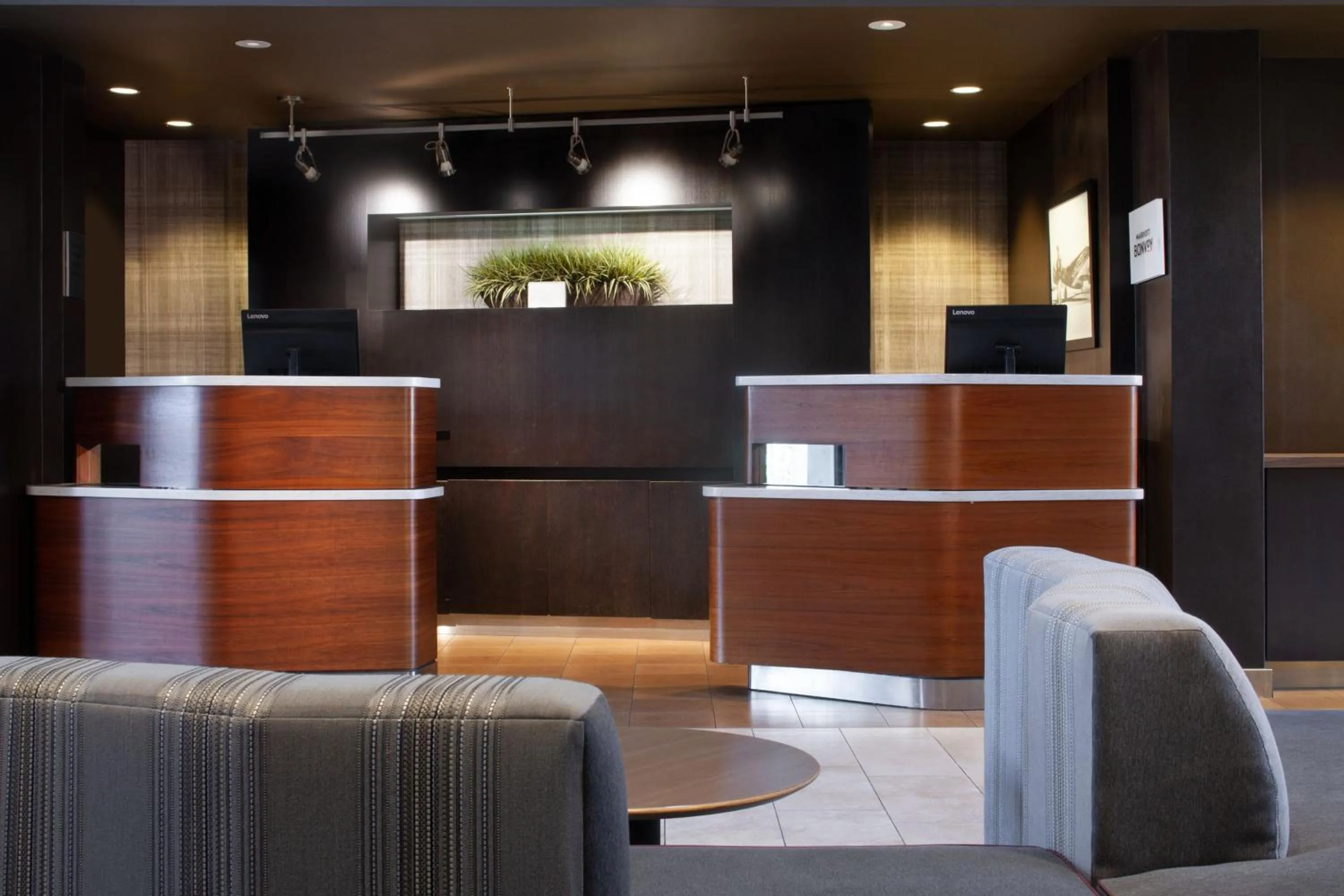 Lobby or reception in Courtyard by Marriott Oakland Airport