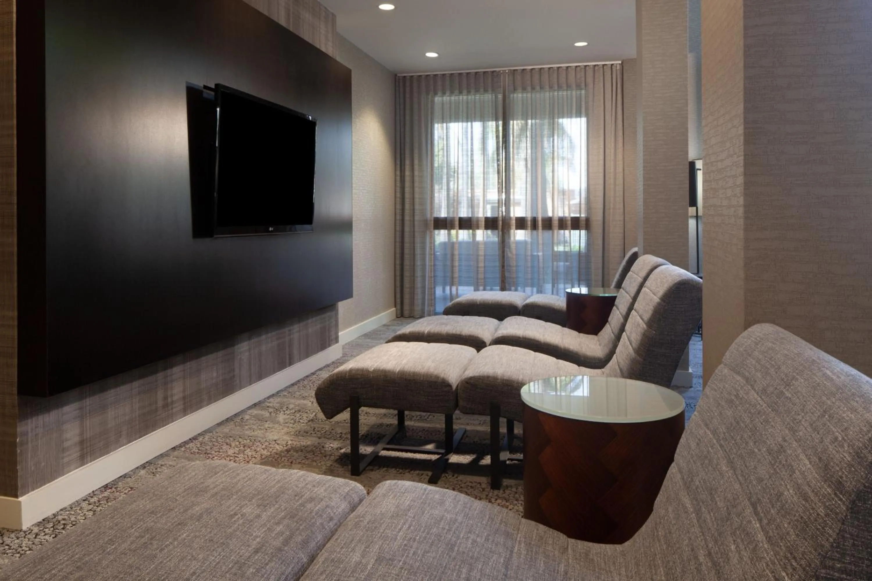 Lobby or reception in Courtyard by Marriott Oakland Airport