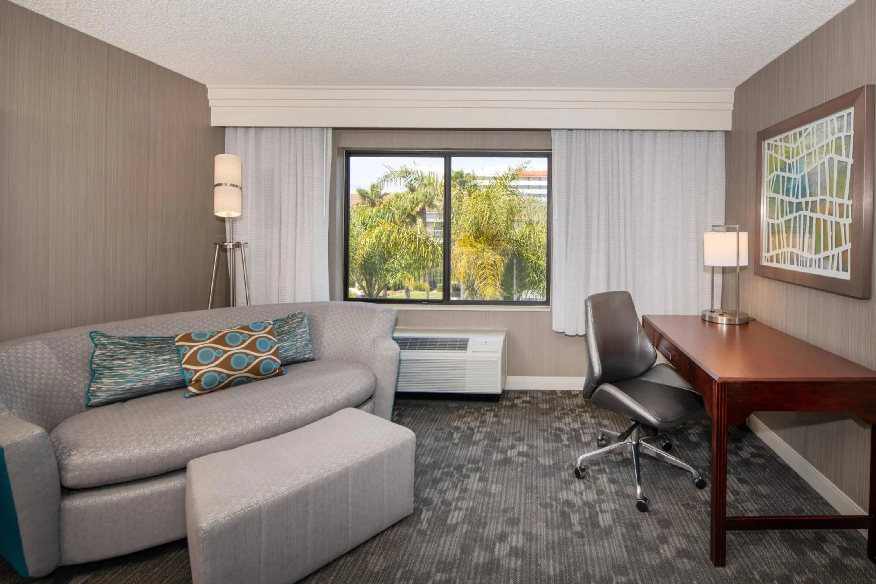 Photo of the whole room in Courtyard by Marriott Oakland Airport