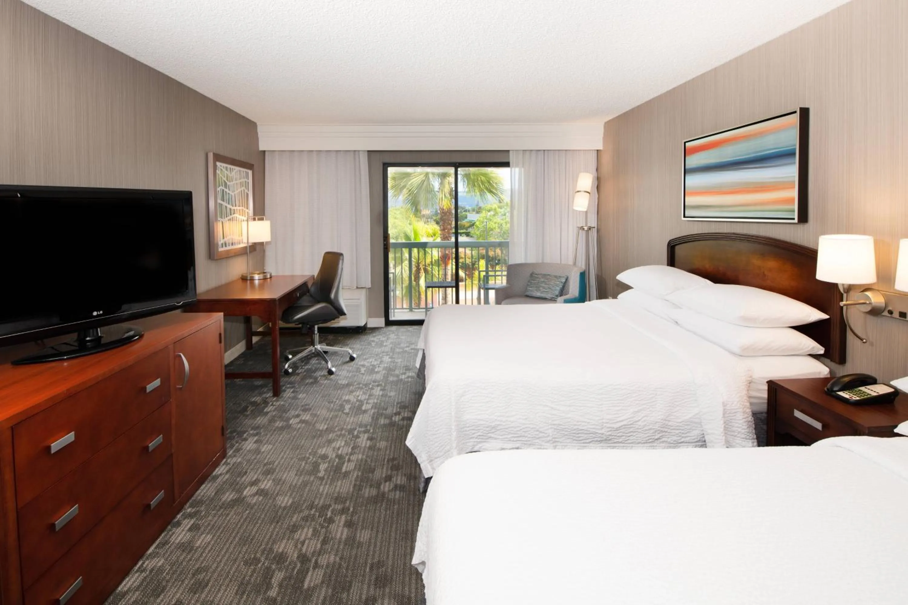 Photo of the whole room, Bed in Courtyard by Marriott Oakland Airport