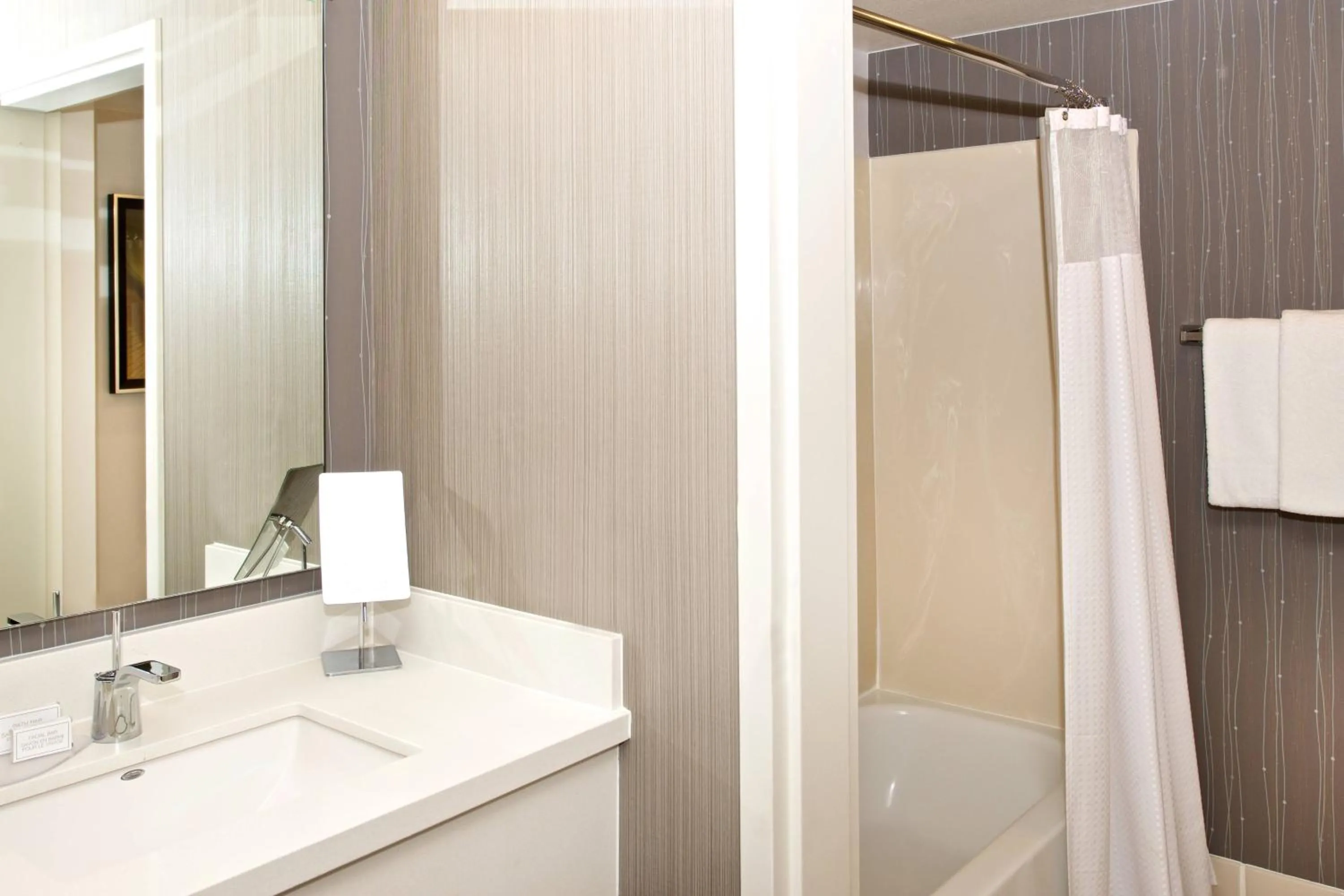 Bathroom in Courtyard by Marriott Oakland Airport