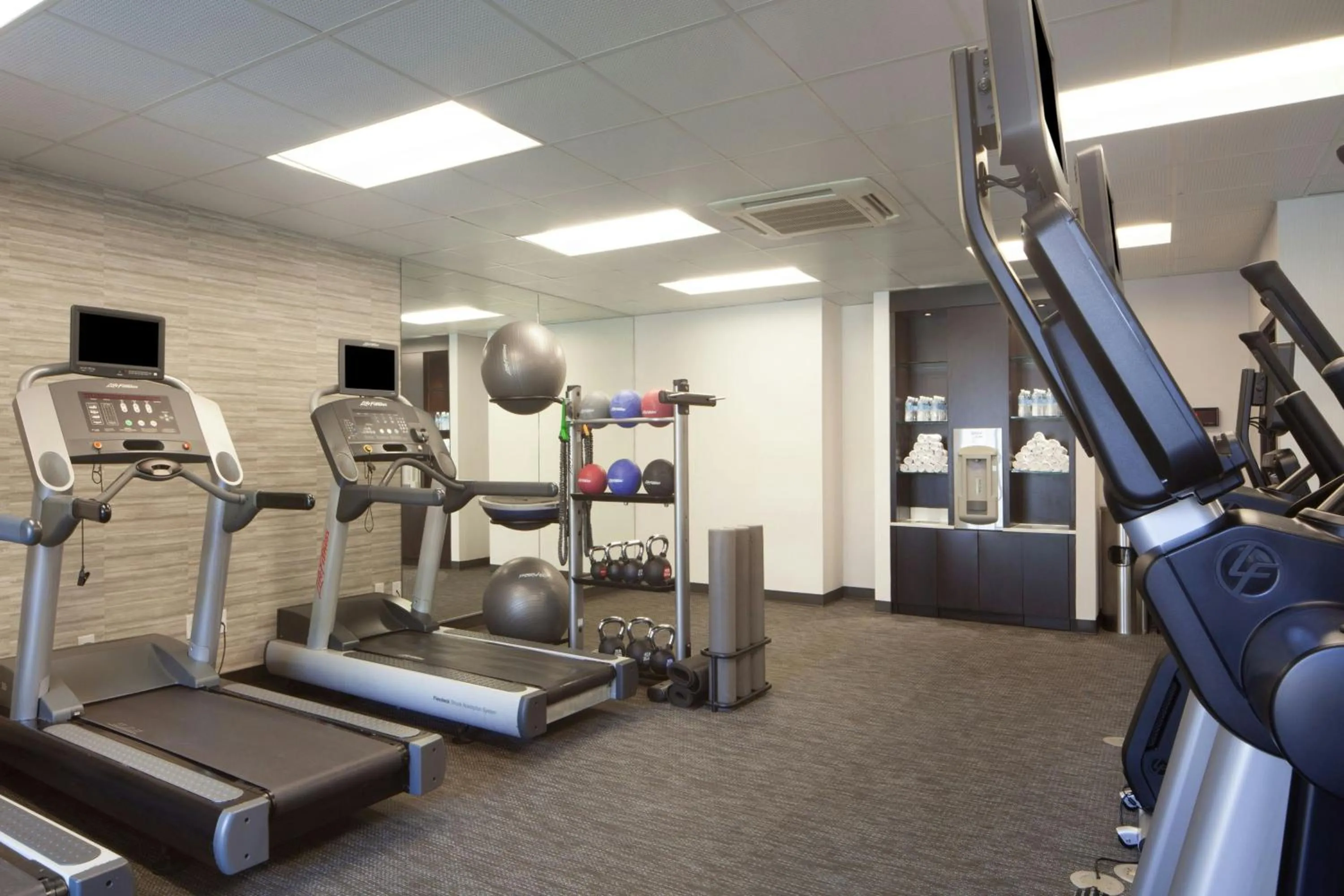 Fitness centre/facilities in Courtyard by Marriott Oakland Airport