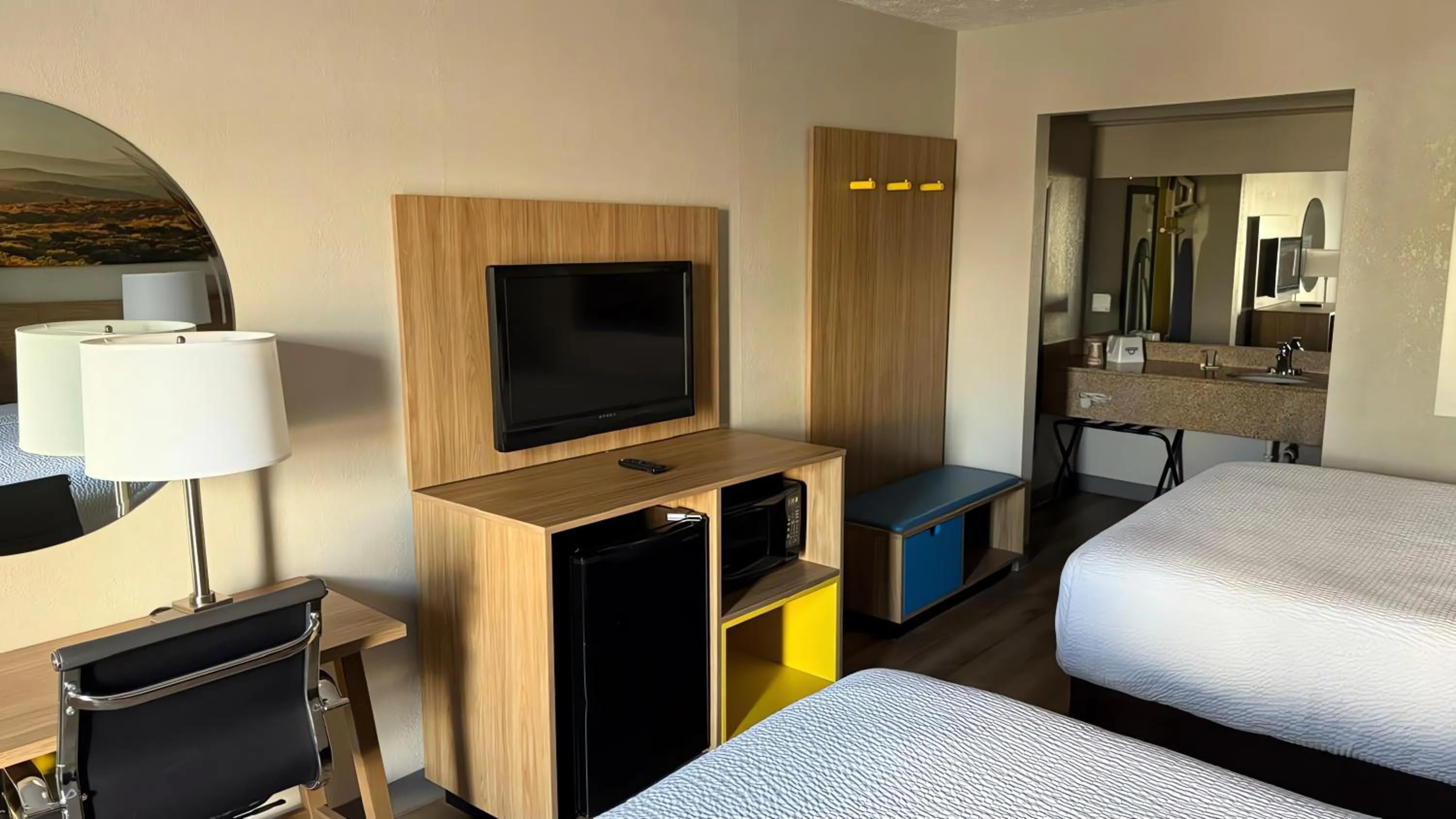 TV and multimedia, Bed in Days Inn by Wyndham Cookeville