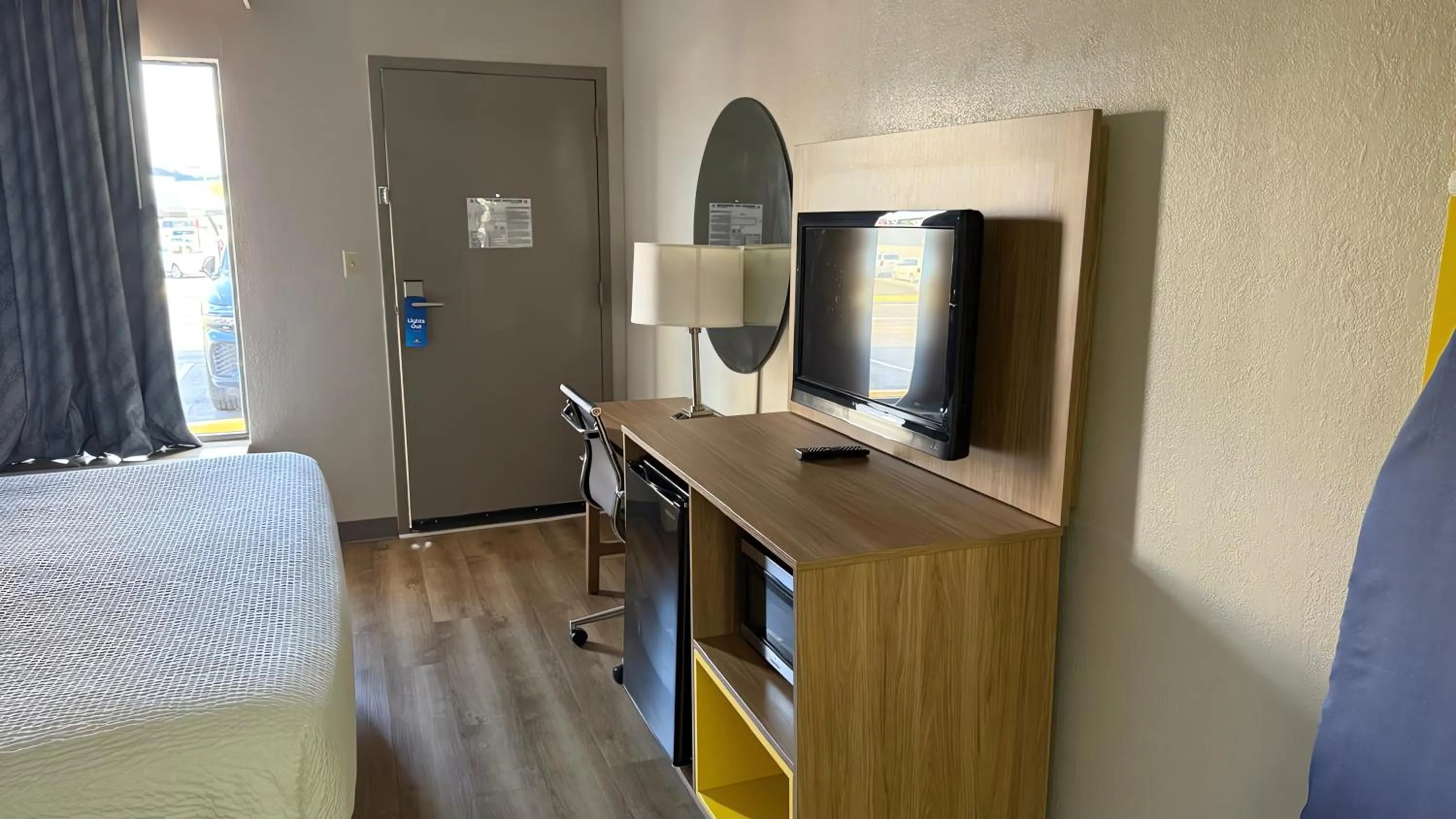 TV and multimedia, Bed in Days Inn by Wyndham Cookeville