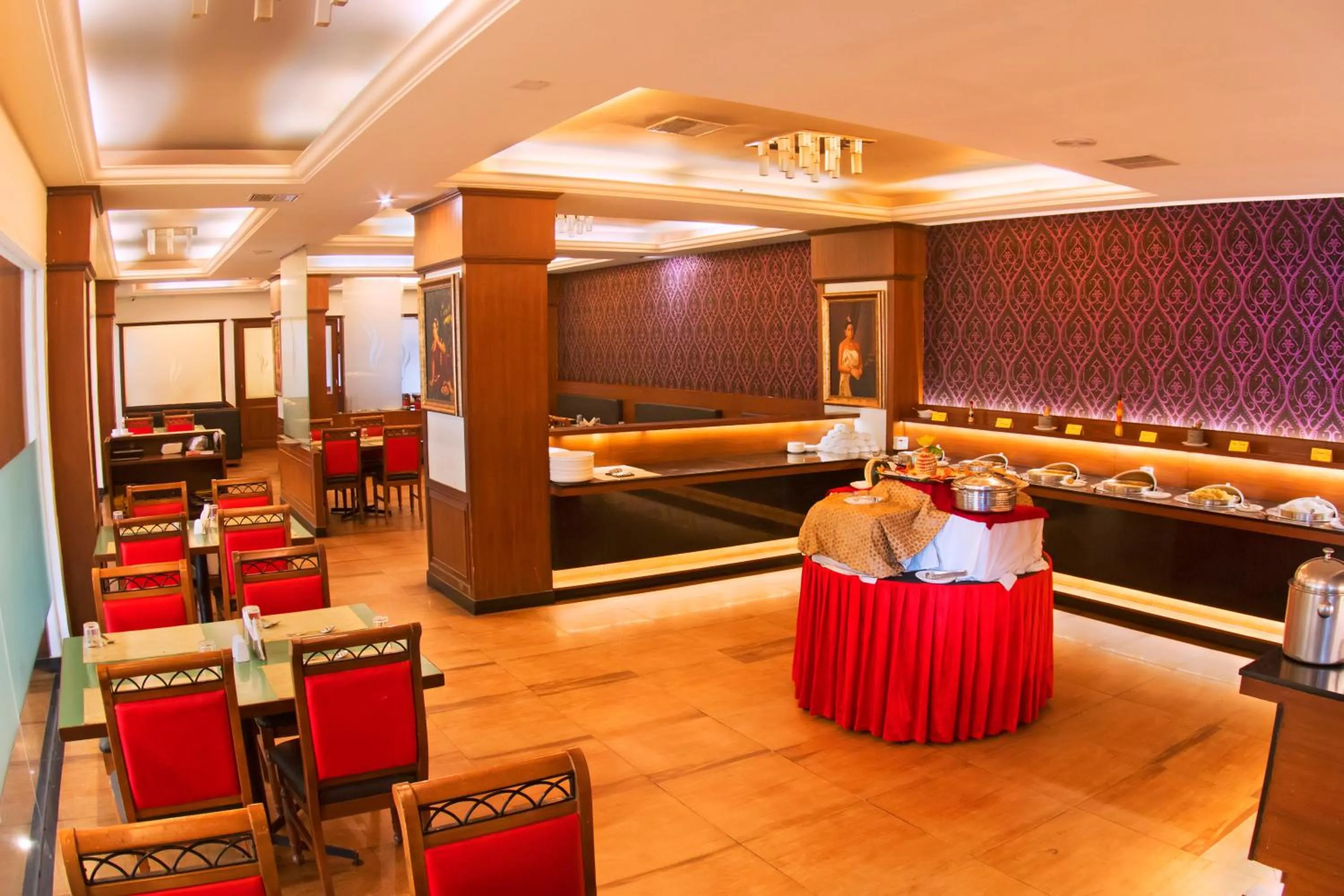 Restaurant/places to eat in President Hotel