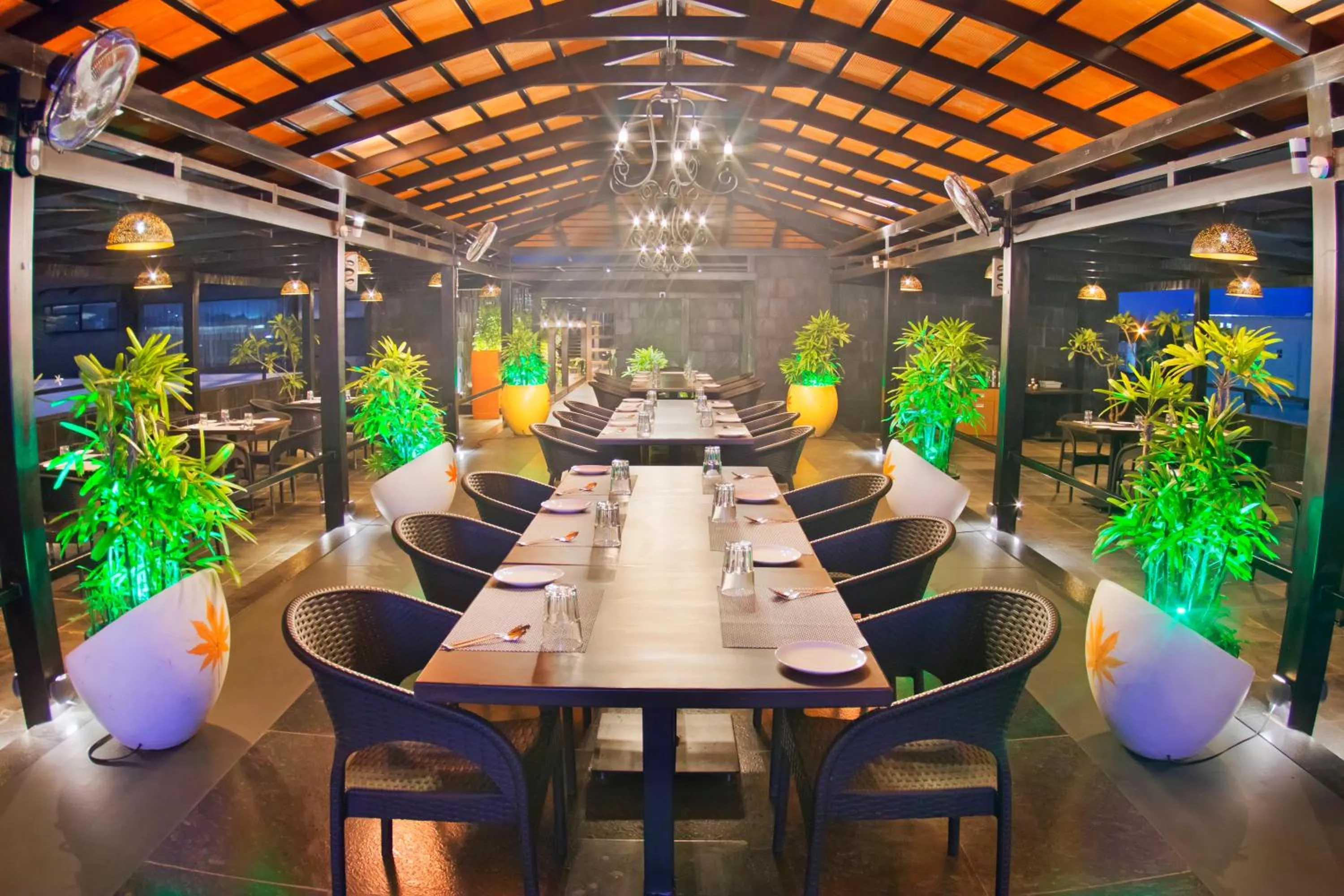 Restaurant/places to eat in President Hotel