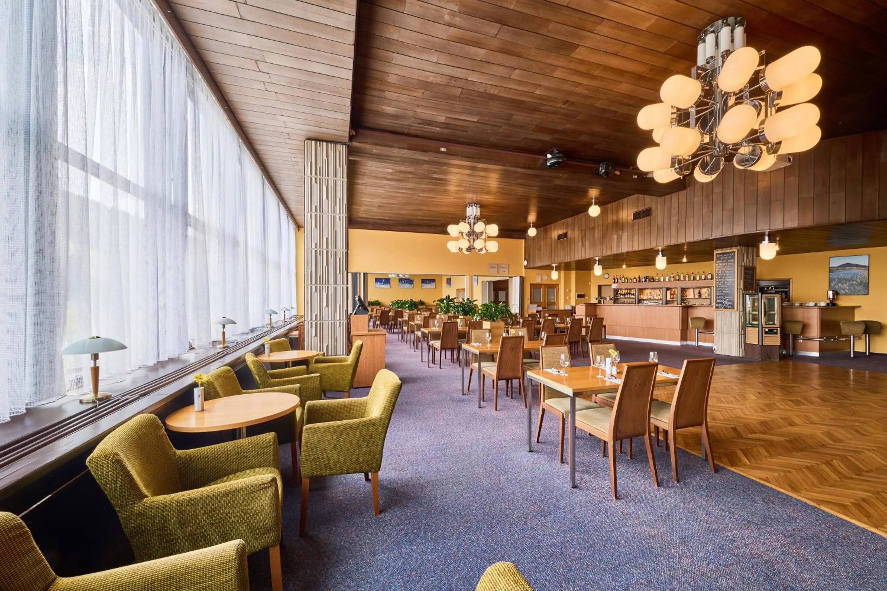 Restaurant/places to eat in Apartmany Firn